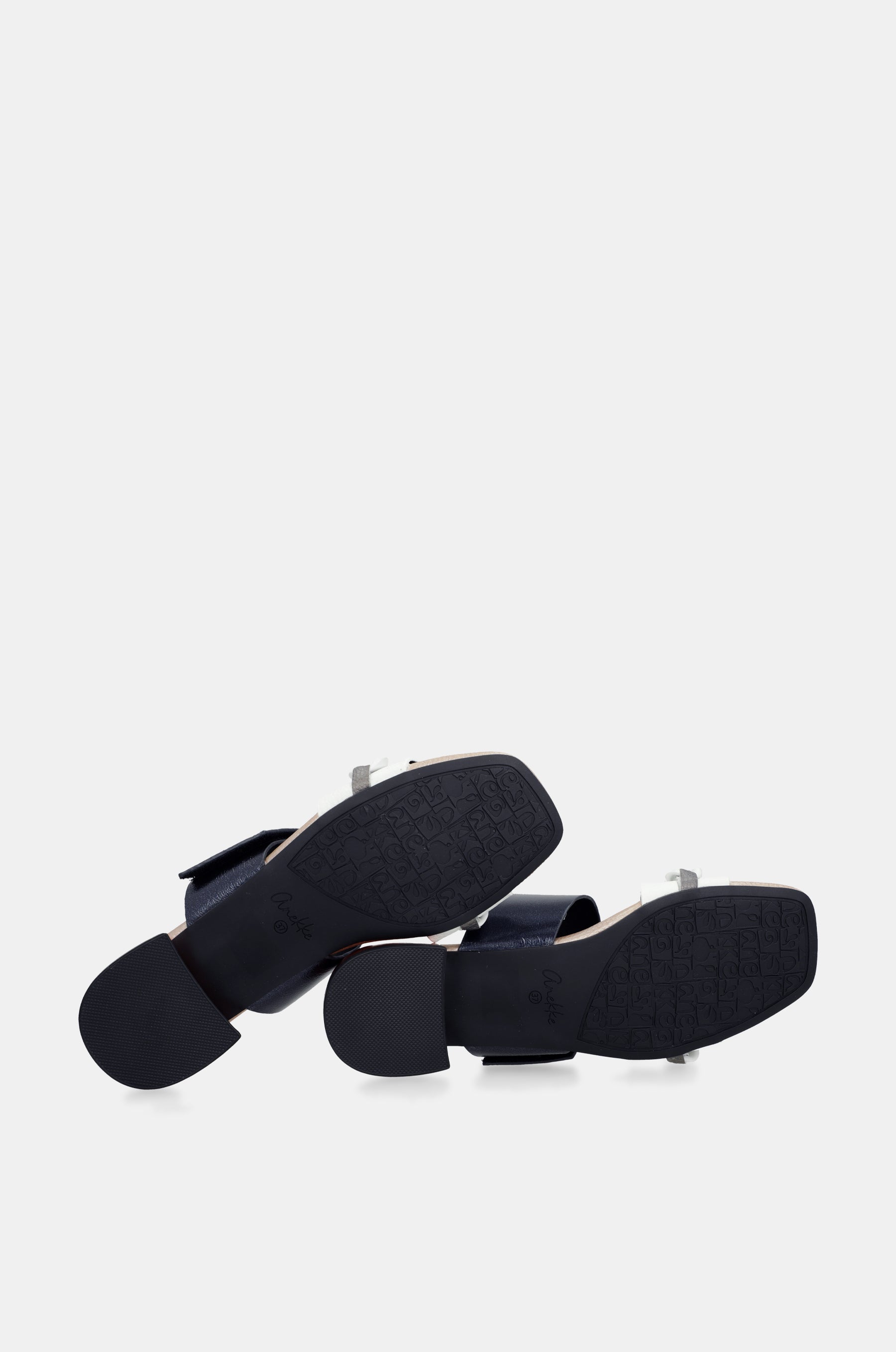 Eikon Sandalen mit Absatz und Kettengliedern