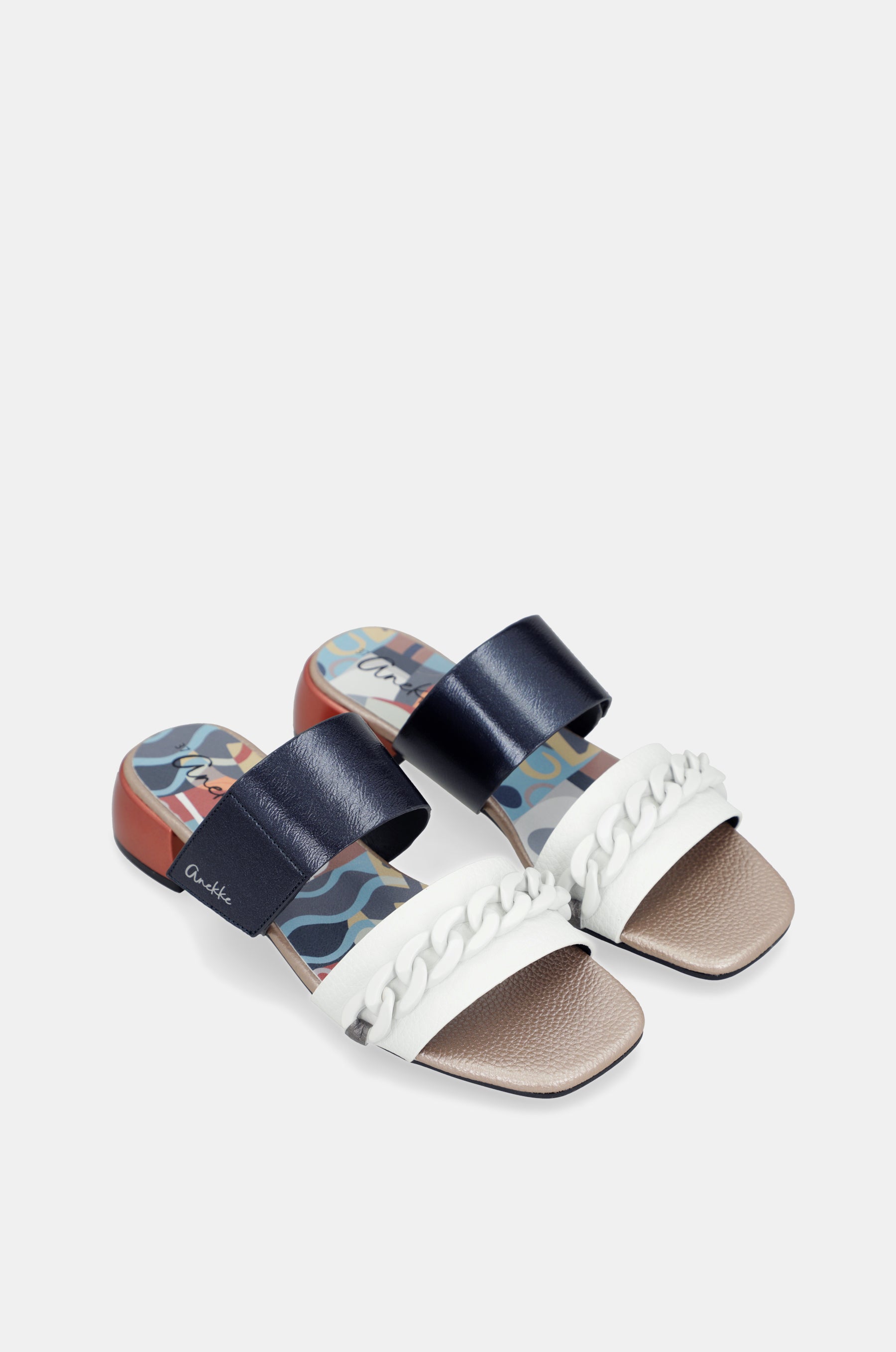 Eikon Sandalen mit Absatz und Kettengliedern