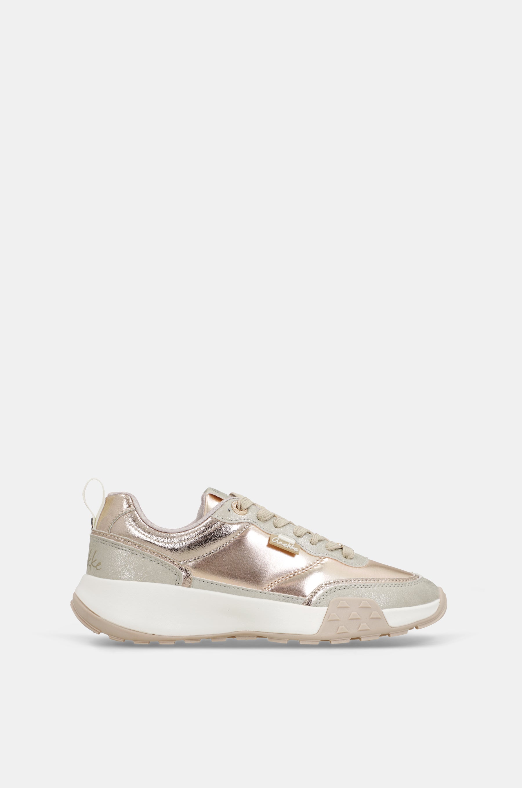 Goldene Sneaker