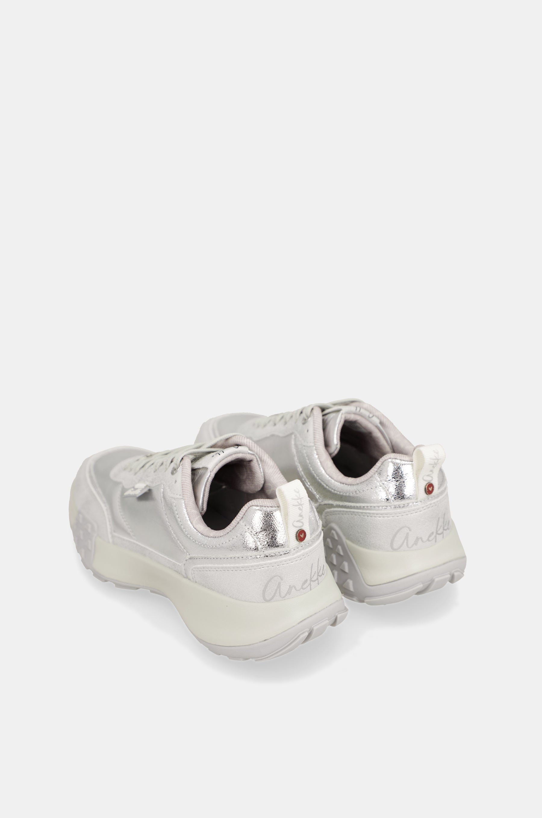 Silberne Sneaker