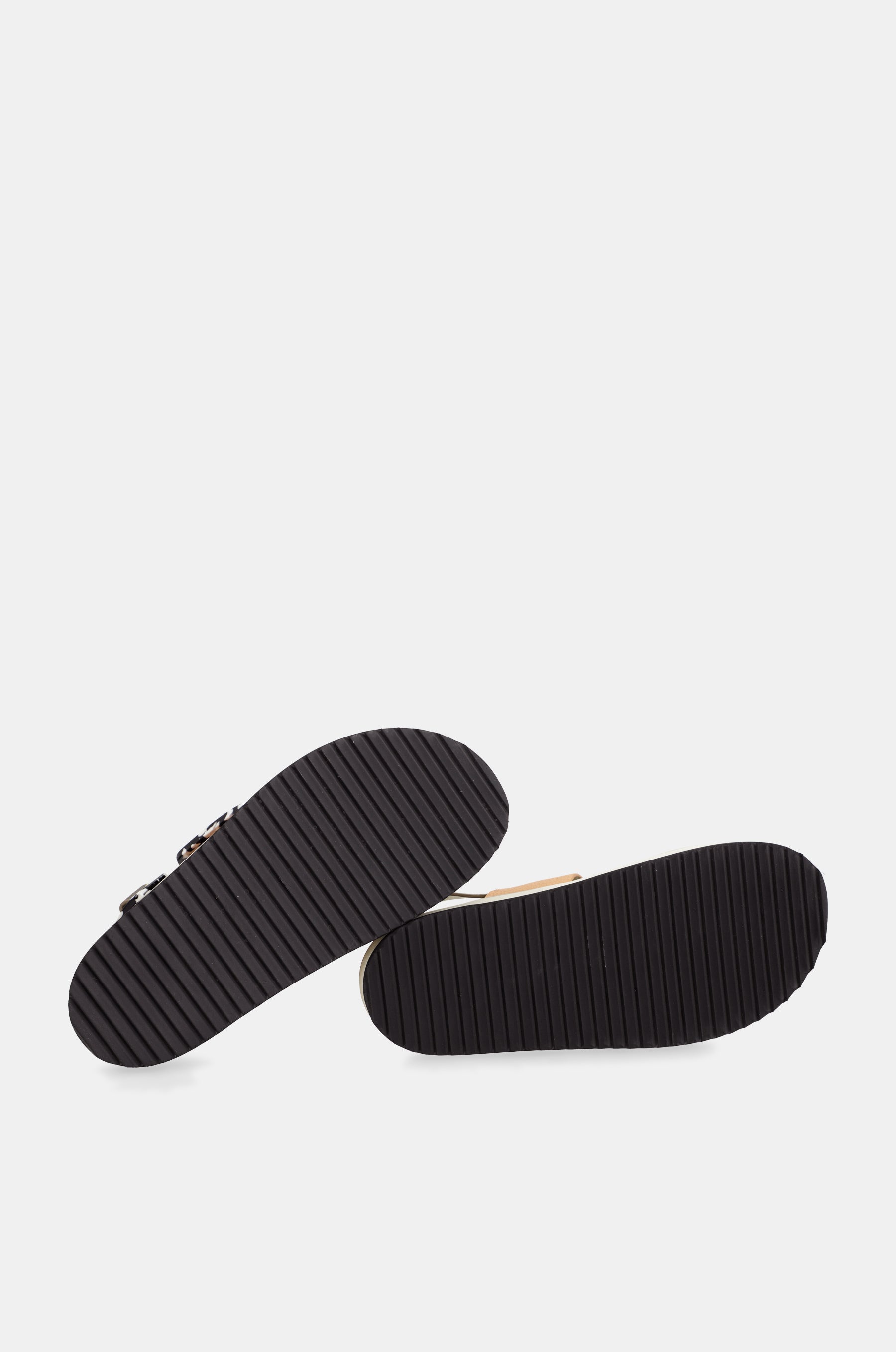 Orange-schwarze Plateausandalen