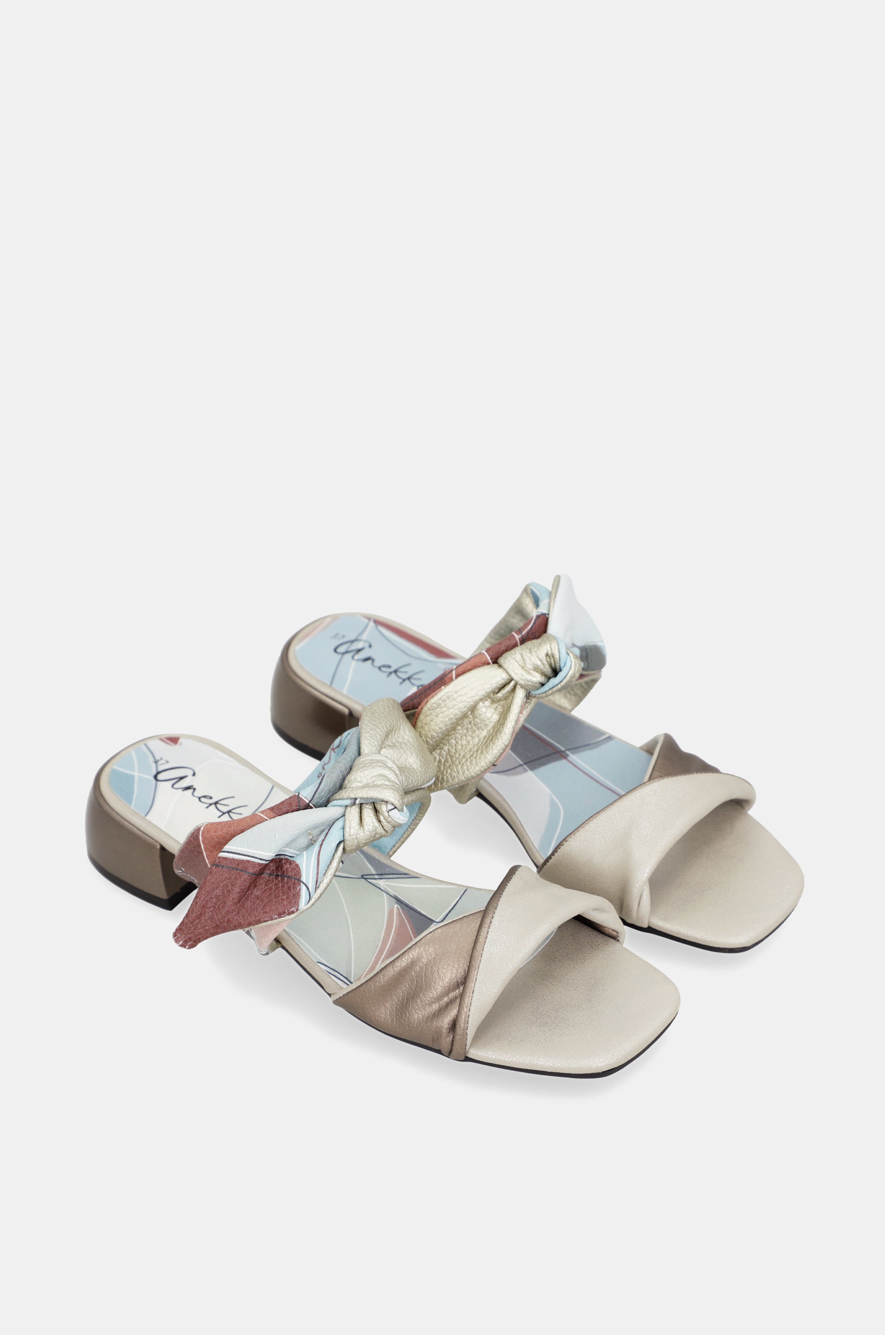 Auralis Sandalen mit Absatz und Knoten