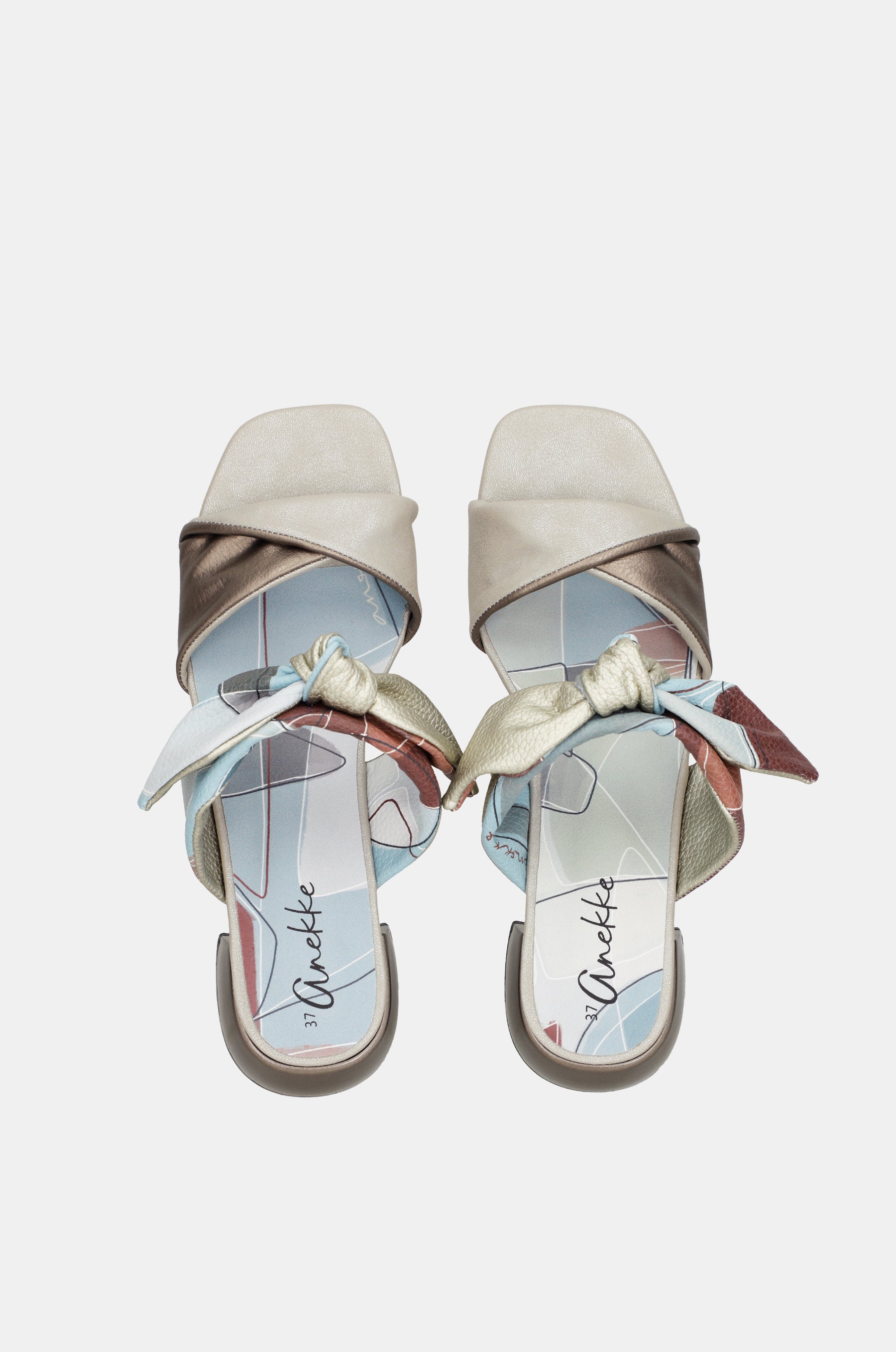 Auralis Sandalen mit Absatz und Knoten