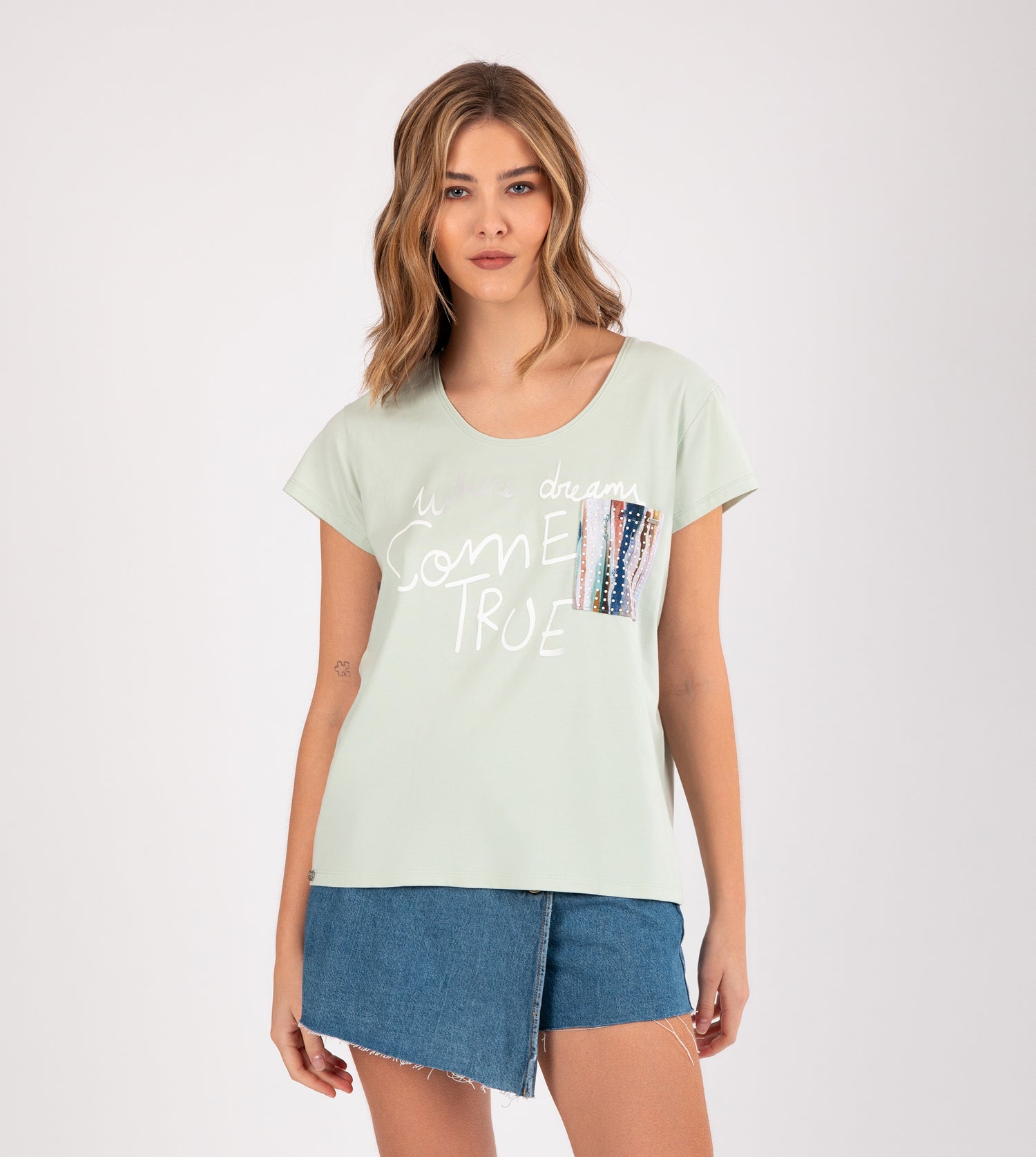 Grünes Studio-T-Shirt