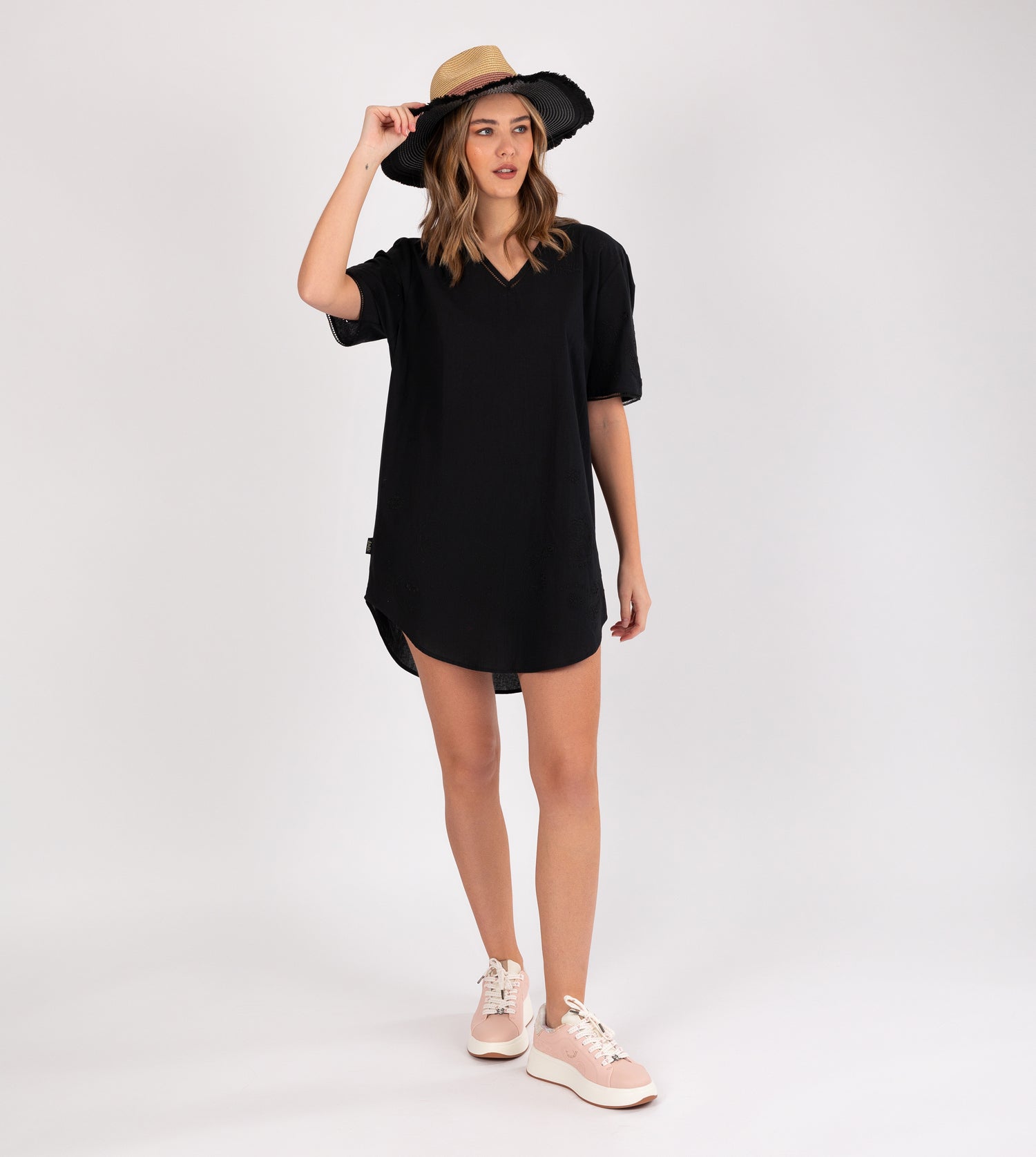 Kurzes schwarzes Kleid
