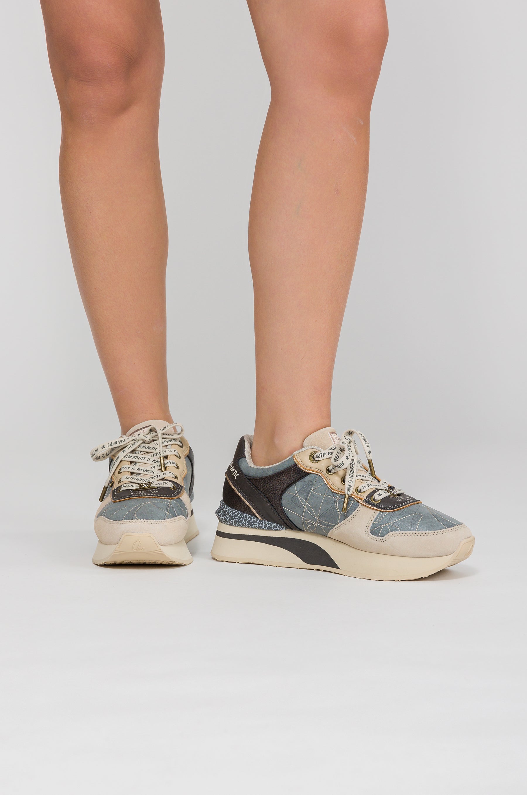 Blaue-beige Sneaker