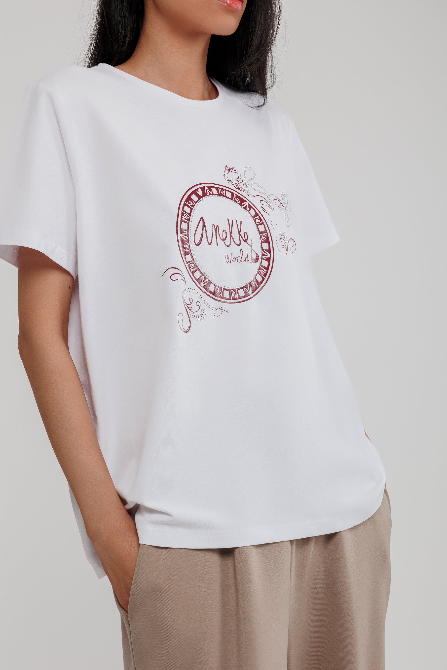 Kurzarm-T-Shirt weiß mit silbernem Detail