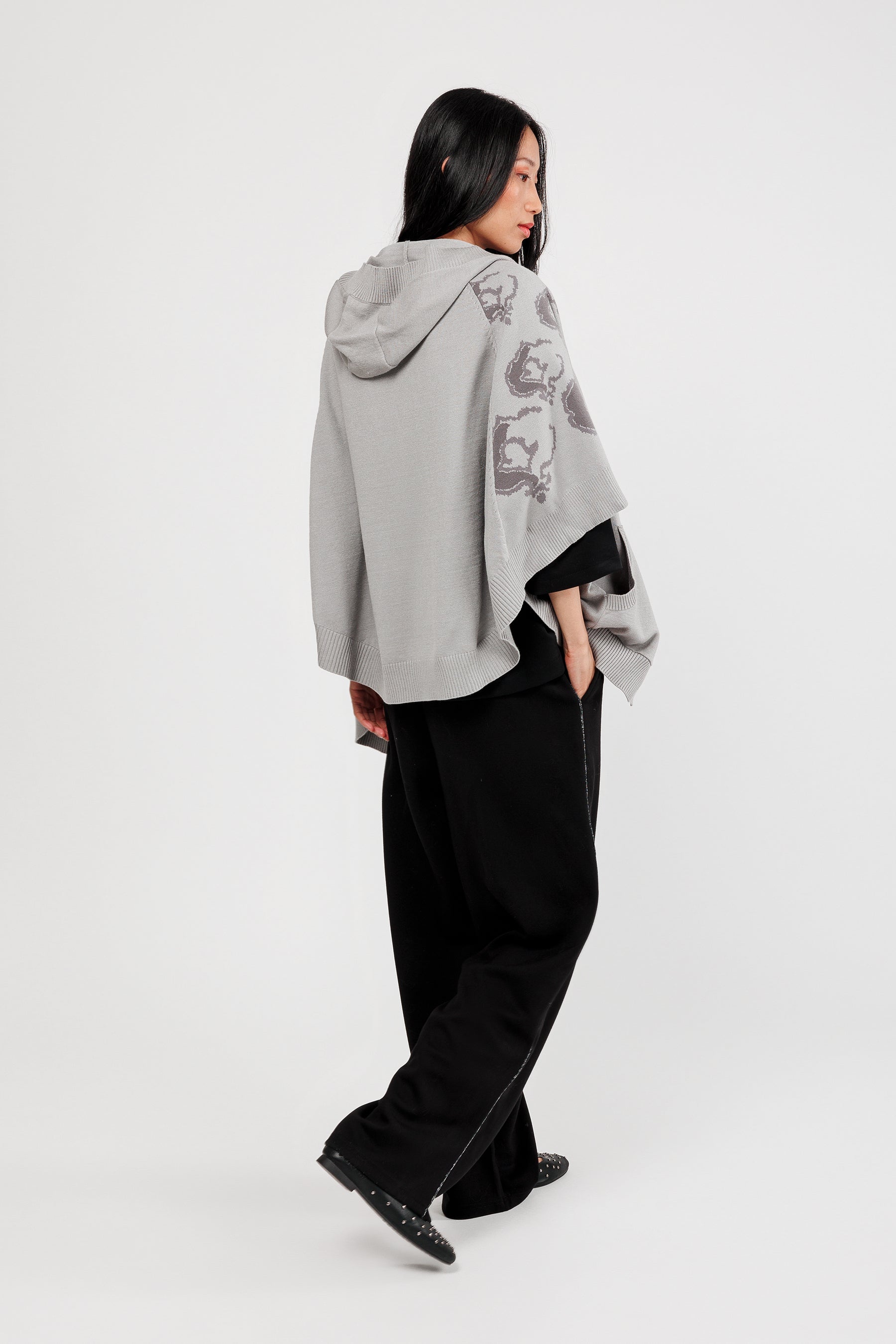 Jacke im Ponchostil grau