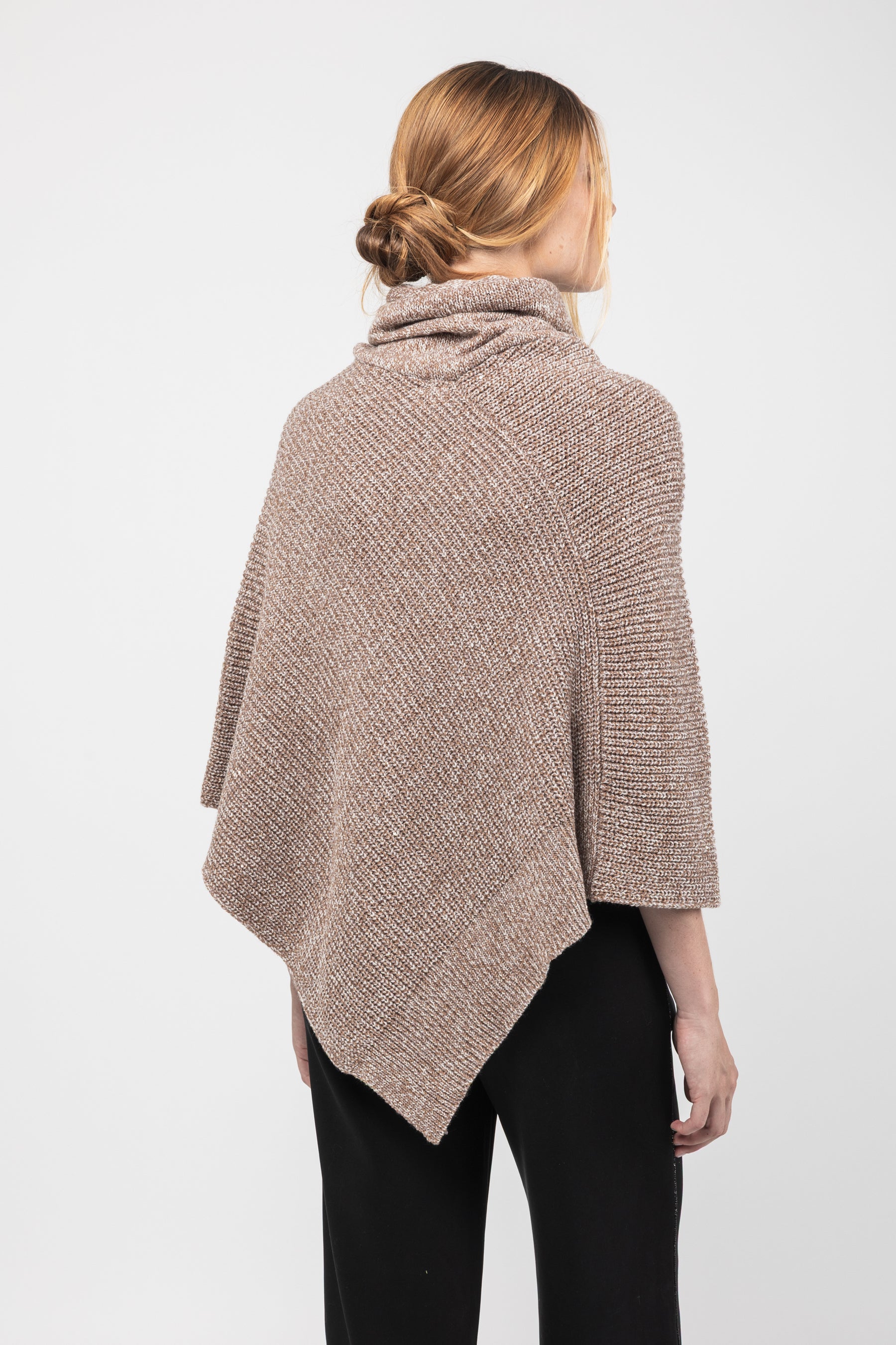 Poncho mit Rollkragen beige