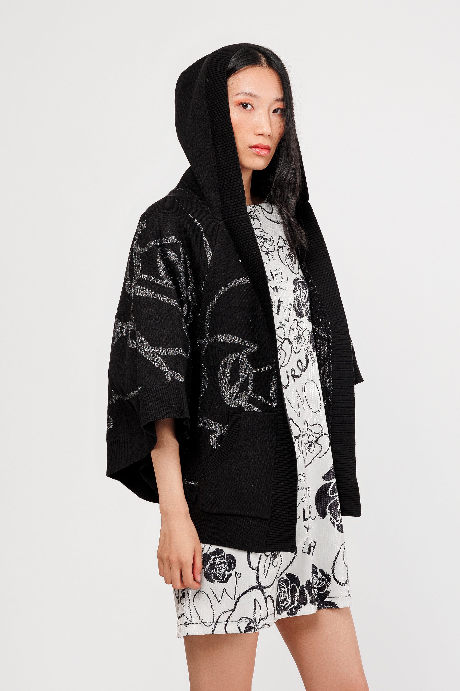 Jacke im Ponchostil schwarz