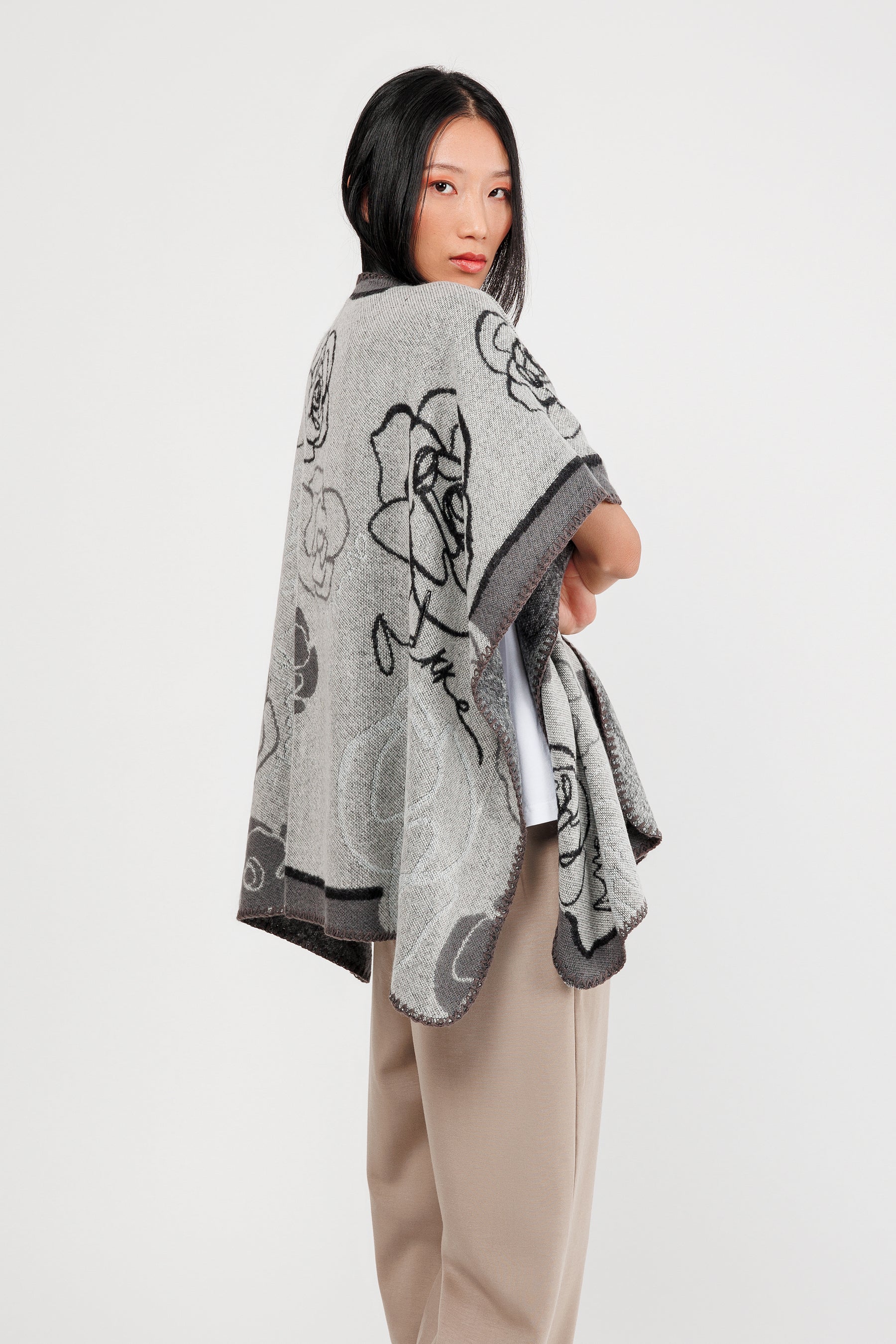 Poncho mit Gürtel beige und schwarz