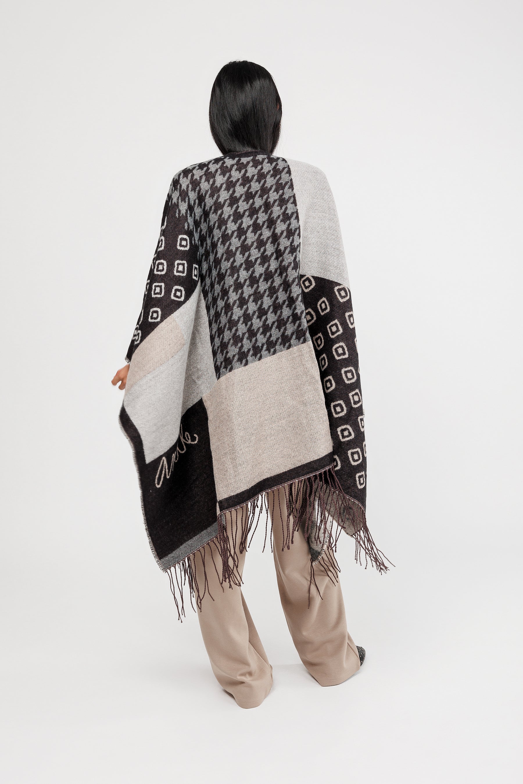 Poncho mit Fransen schwarz und beige