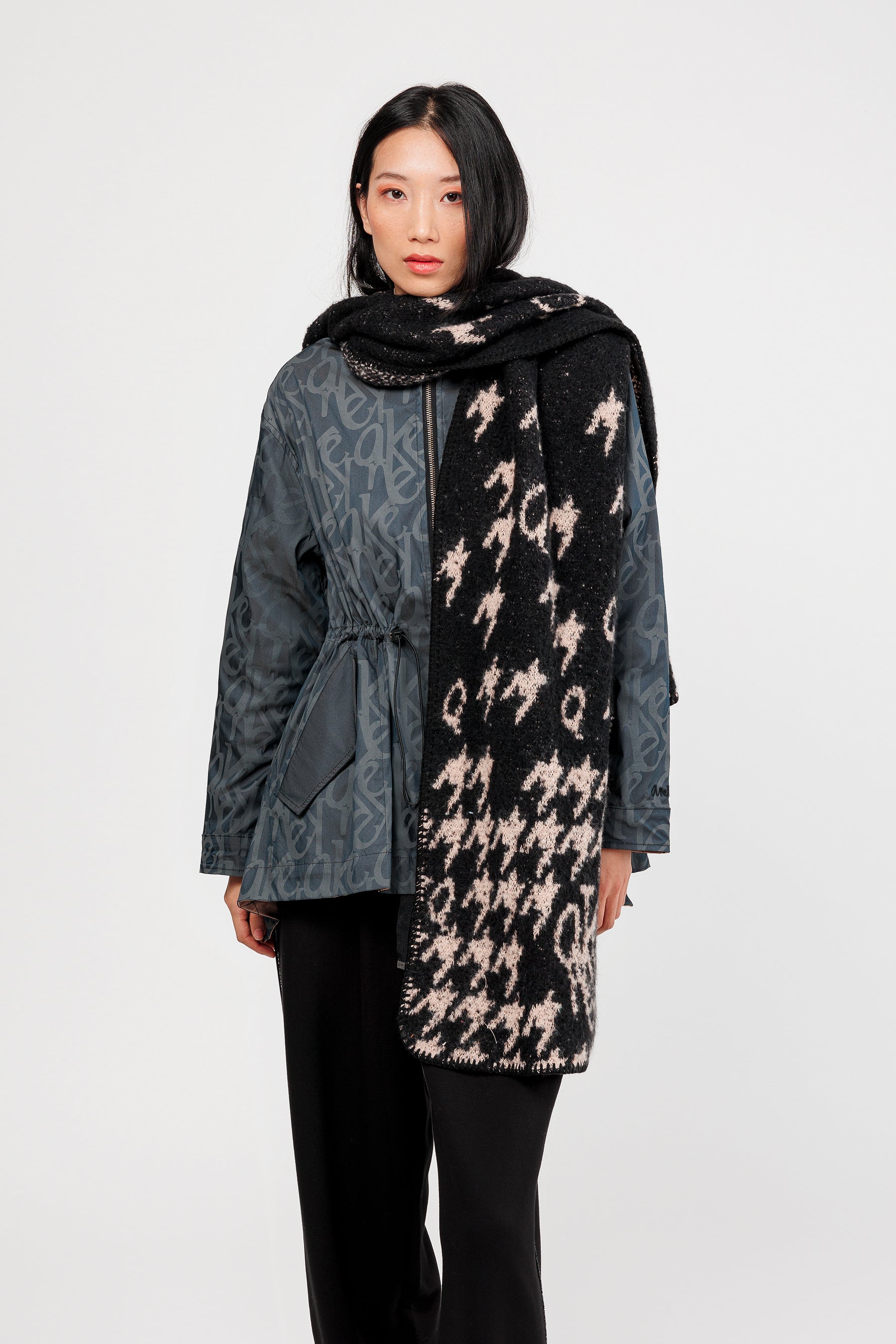 Schal mit Kapuze schwarz und beige