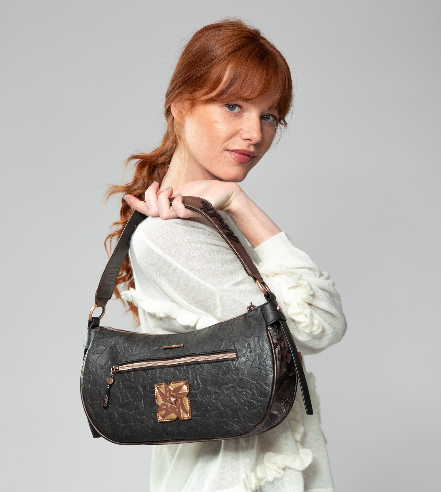 Ovale Shōen-Tasche mit Kette