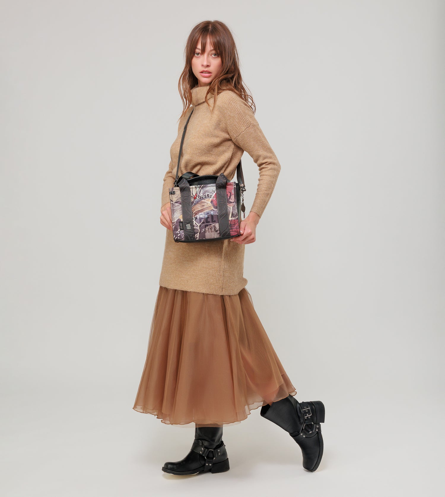 Imaginäre Tasche mit kurzem Henkel