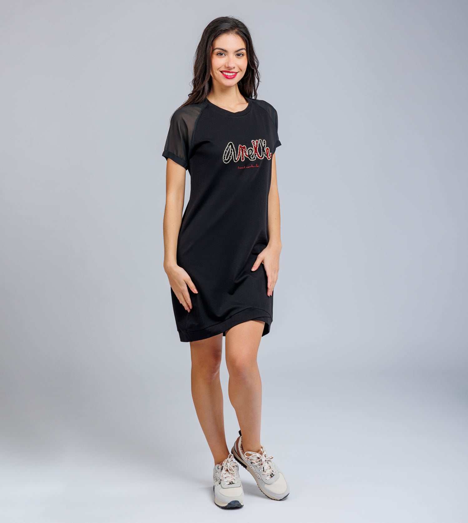 Schwarzes Kurzarmkleid