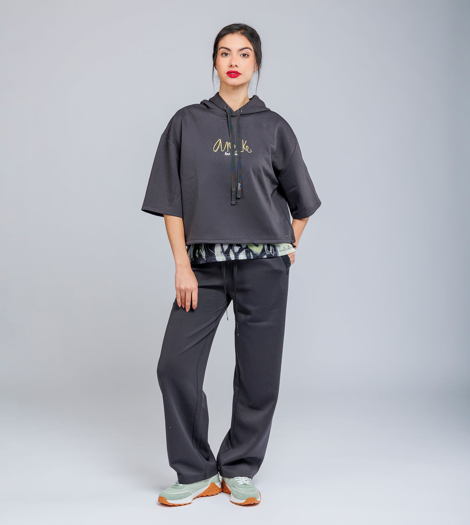 Graues Kapuzen-Sweatshirt