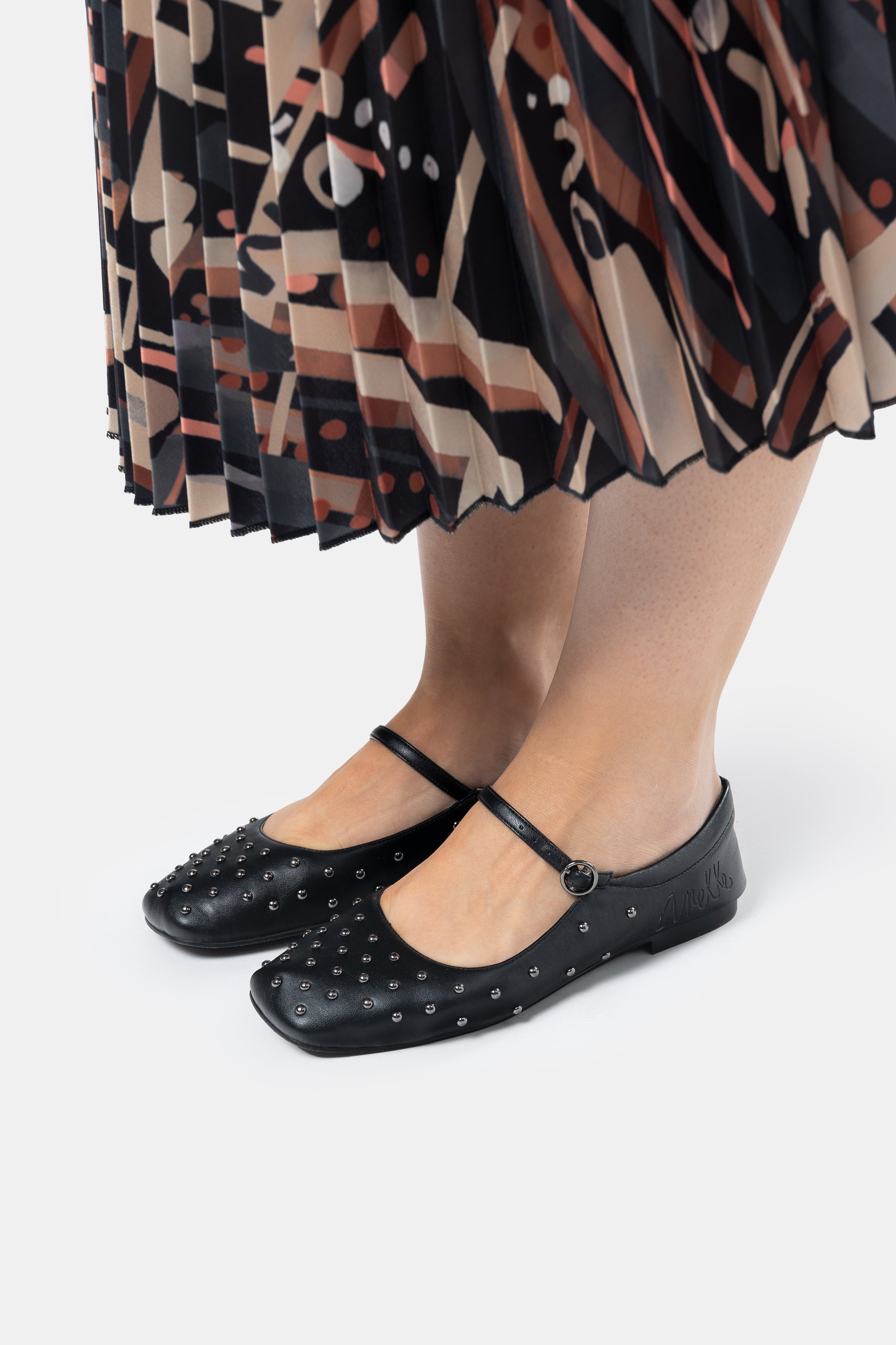 Ballerinas mit Nieten schwarz