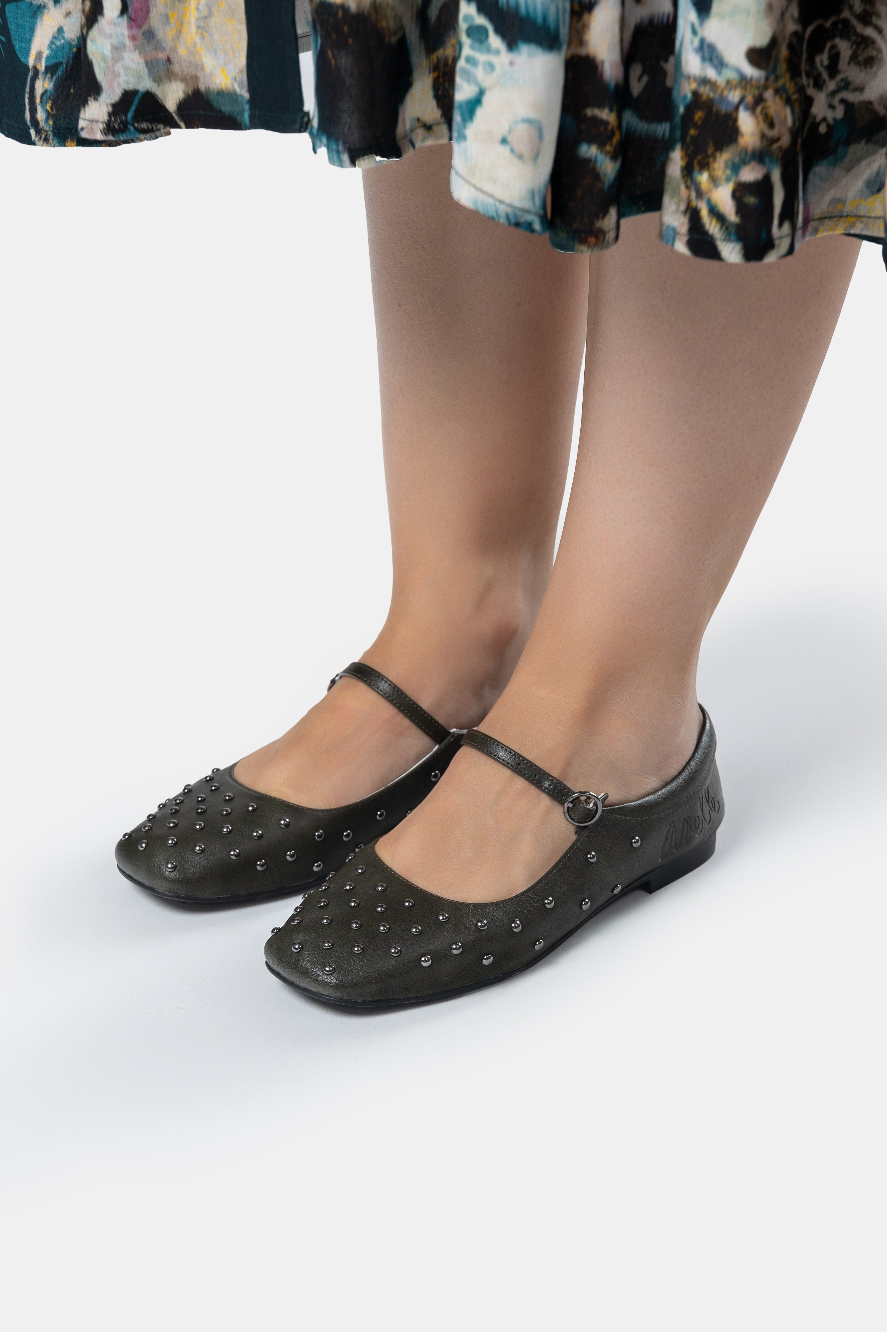 Ballerinas mit Nieten khaki