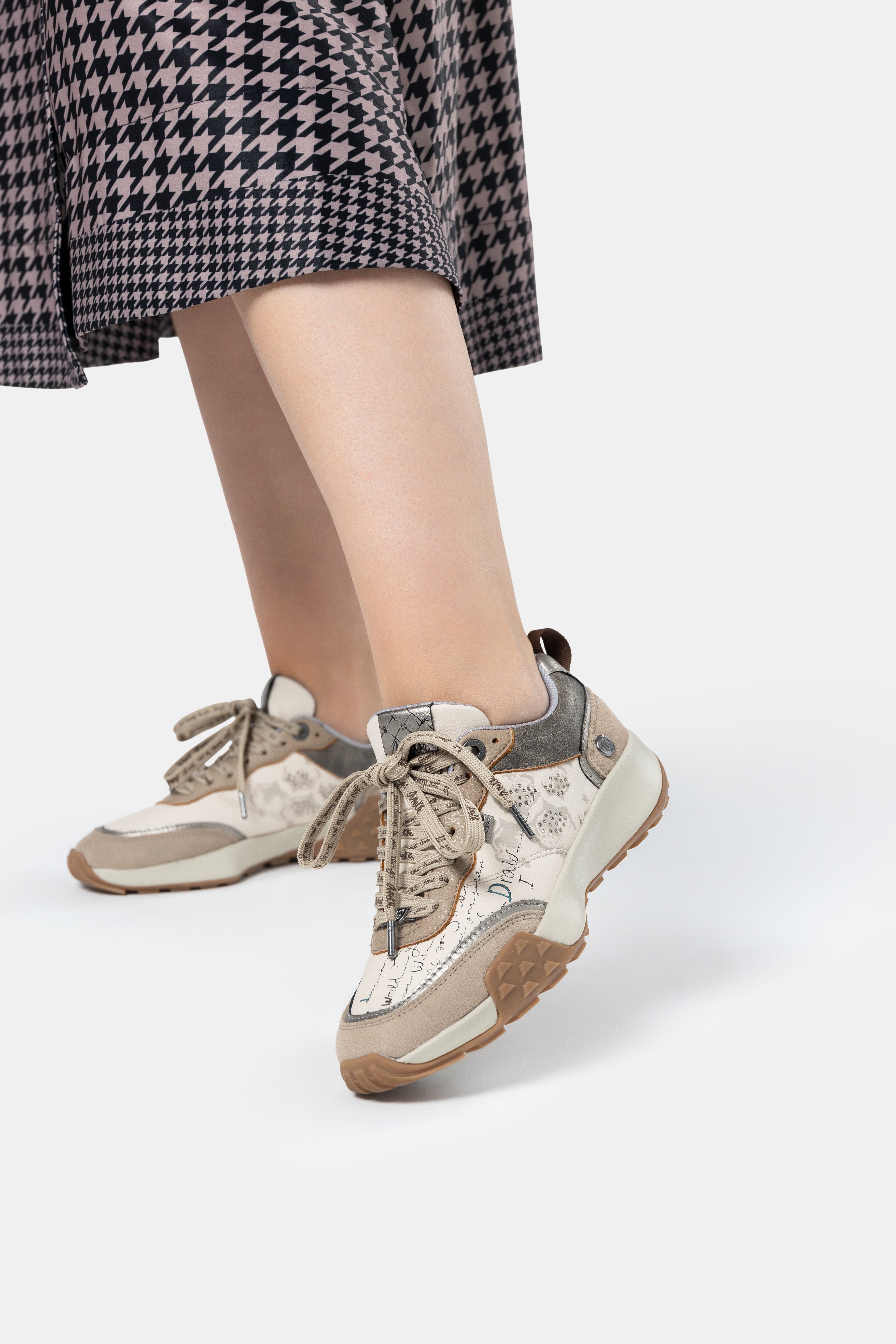 Sneakers beige gemustert