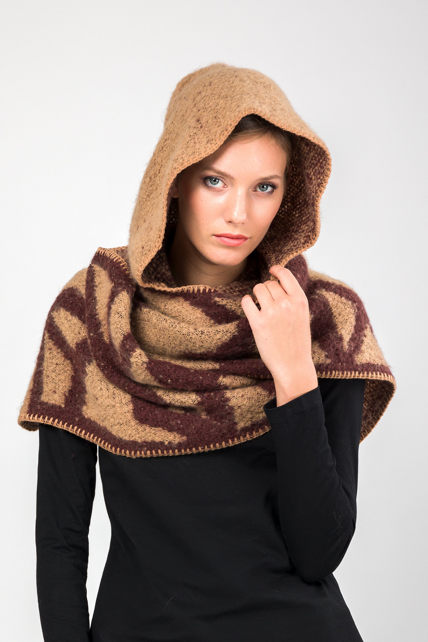 Schal mit Kapuze beige