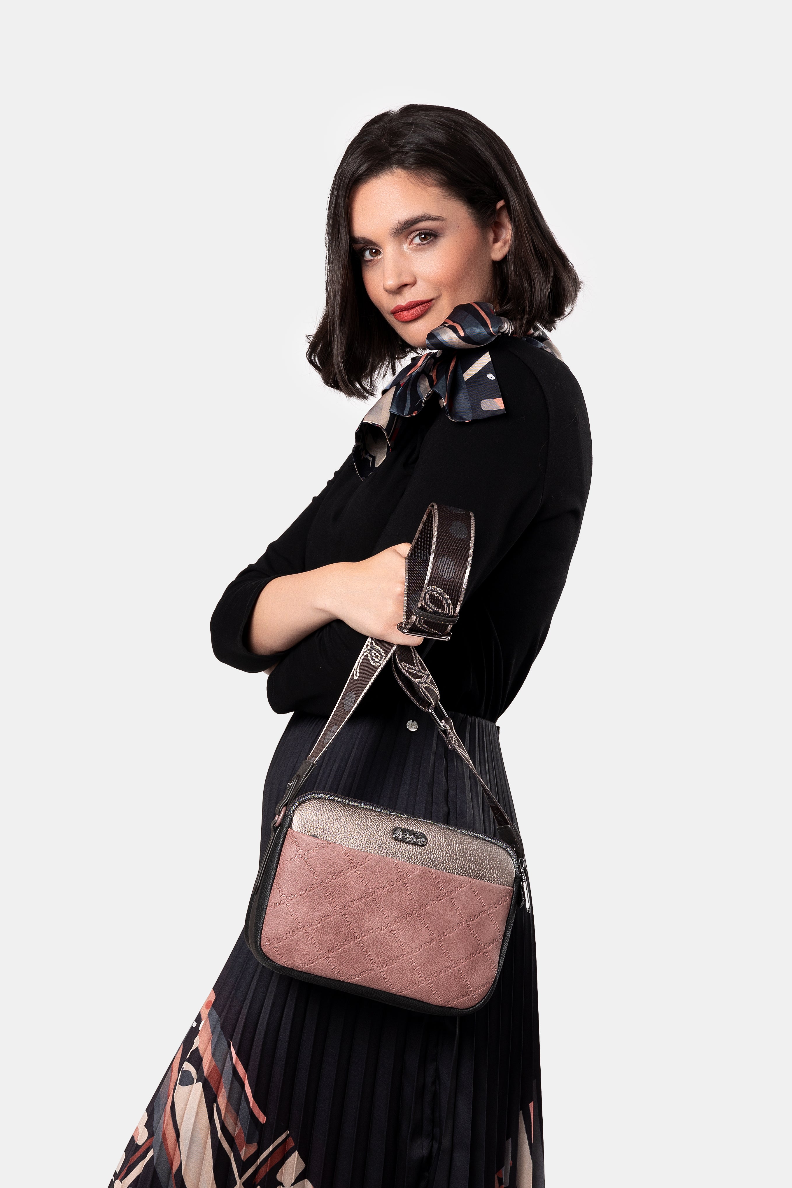 Umhängetasche oval mit Klappe Parisian