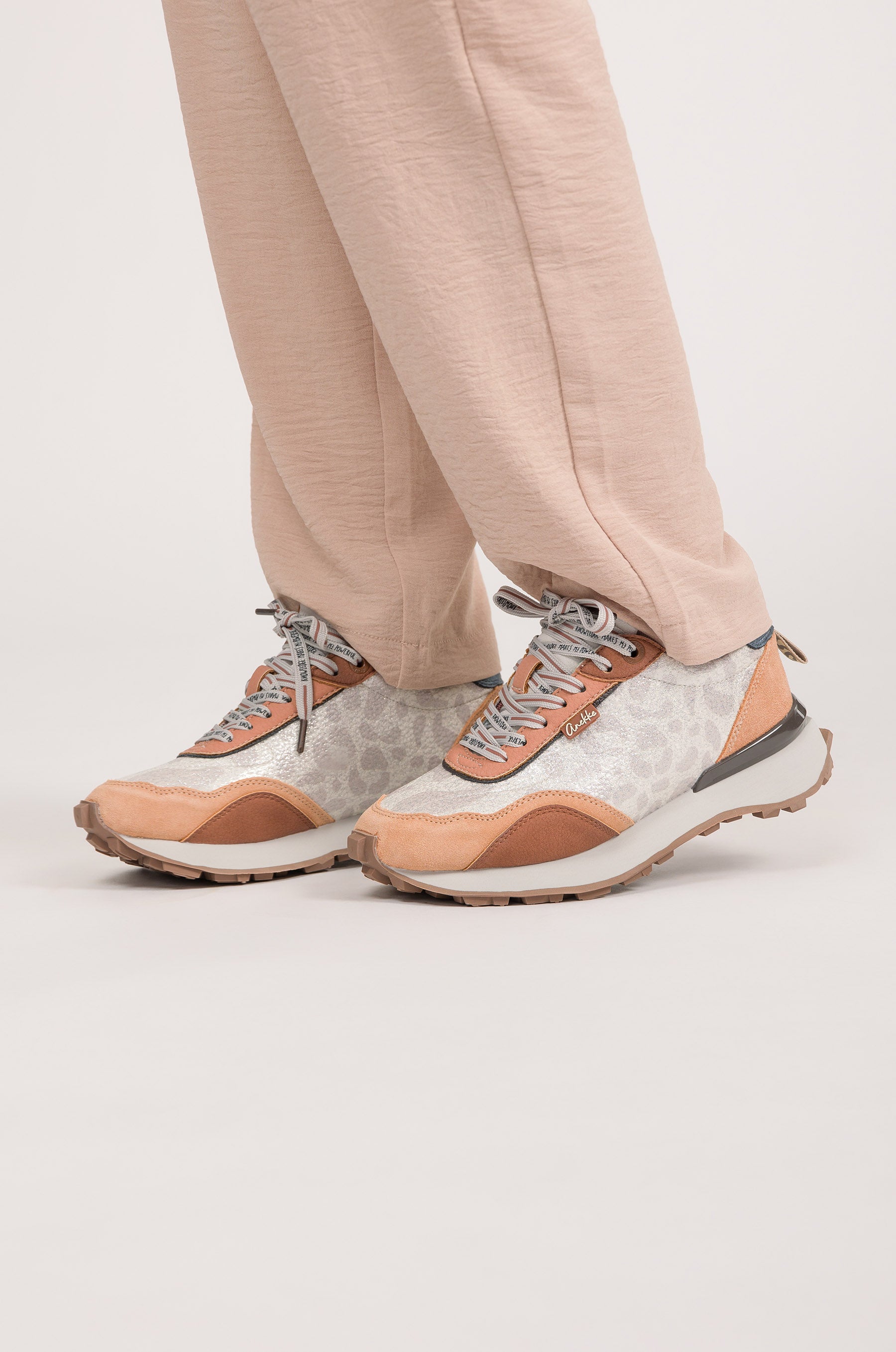 Beige-orange Sneaker