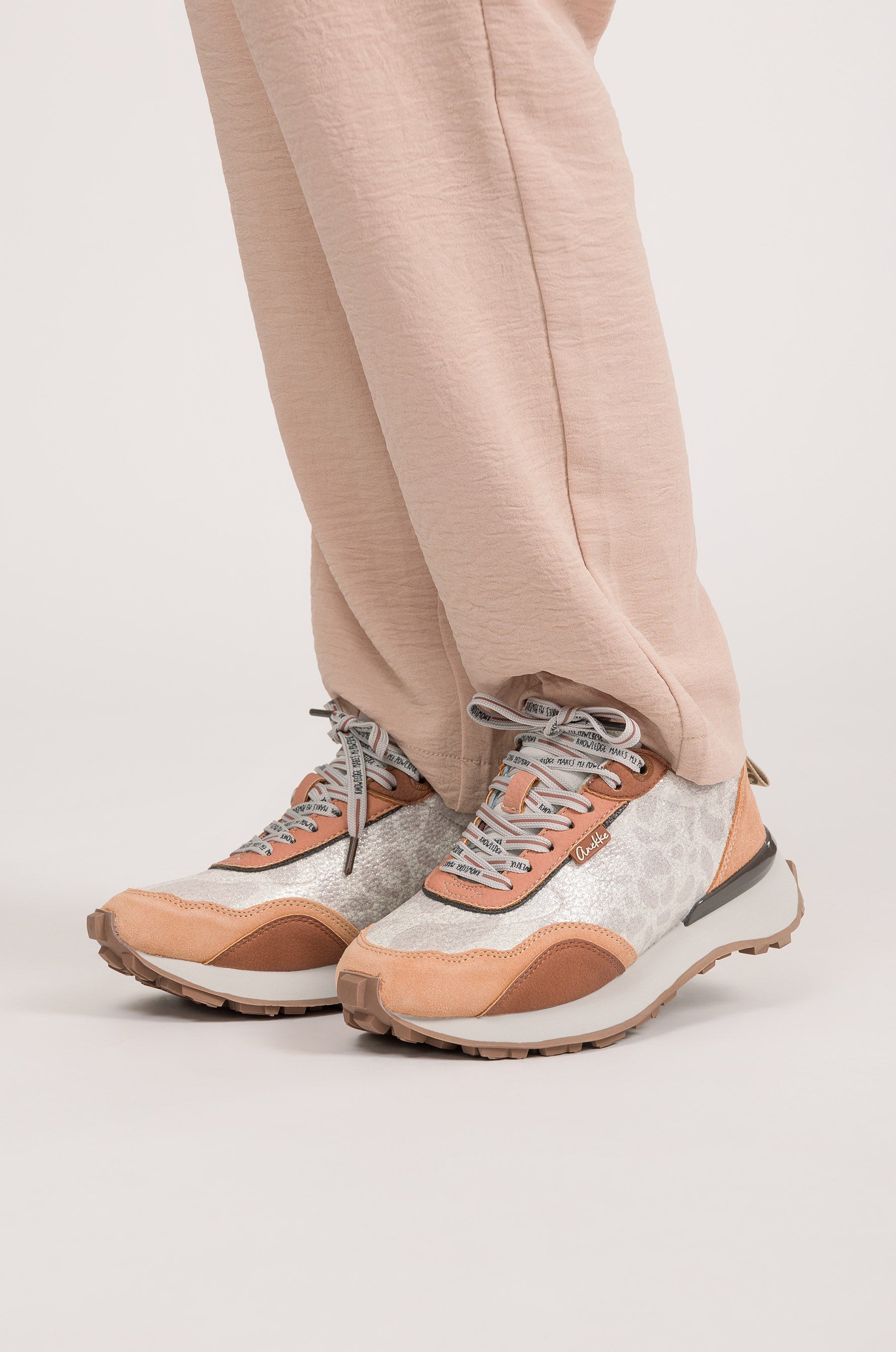 Beige-orange Sneaker