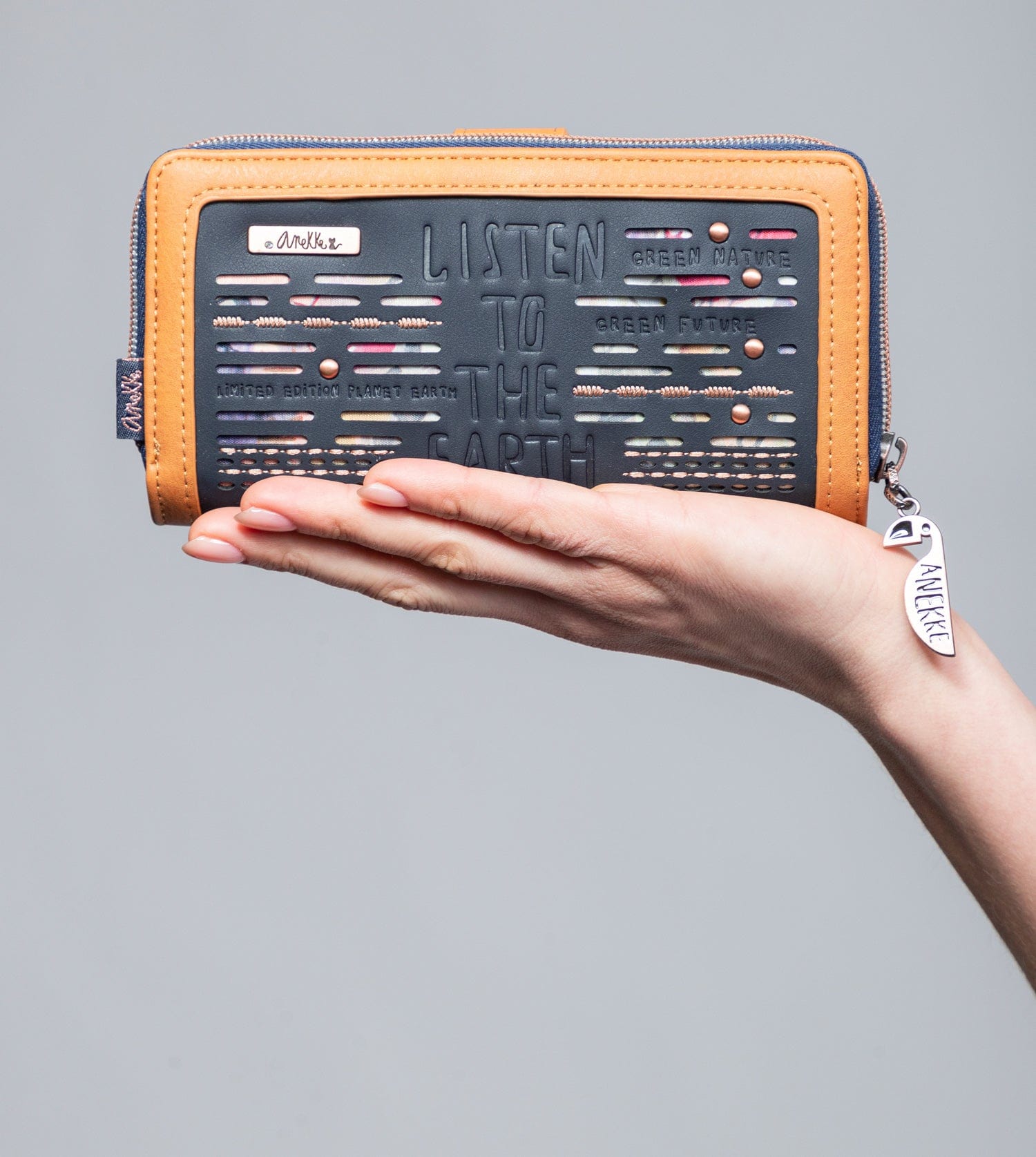Große RFID-Geldbörse Nature Pachamama in Marineblau