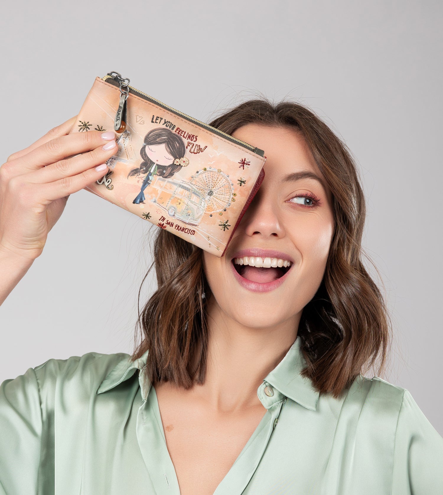 Peace & Love – flexibles RFID-Portemonnaie in Kamel