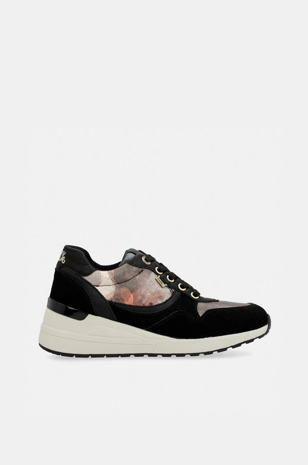 Gepolsterter schwarzer Keilsneaker