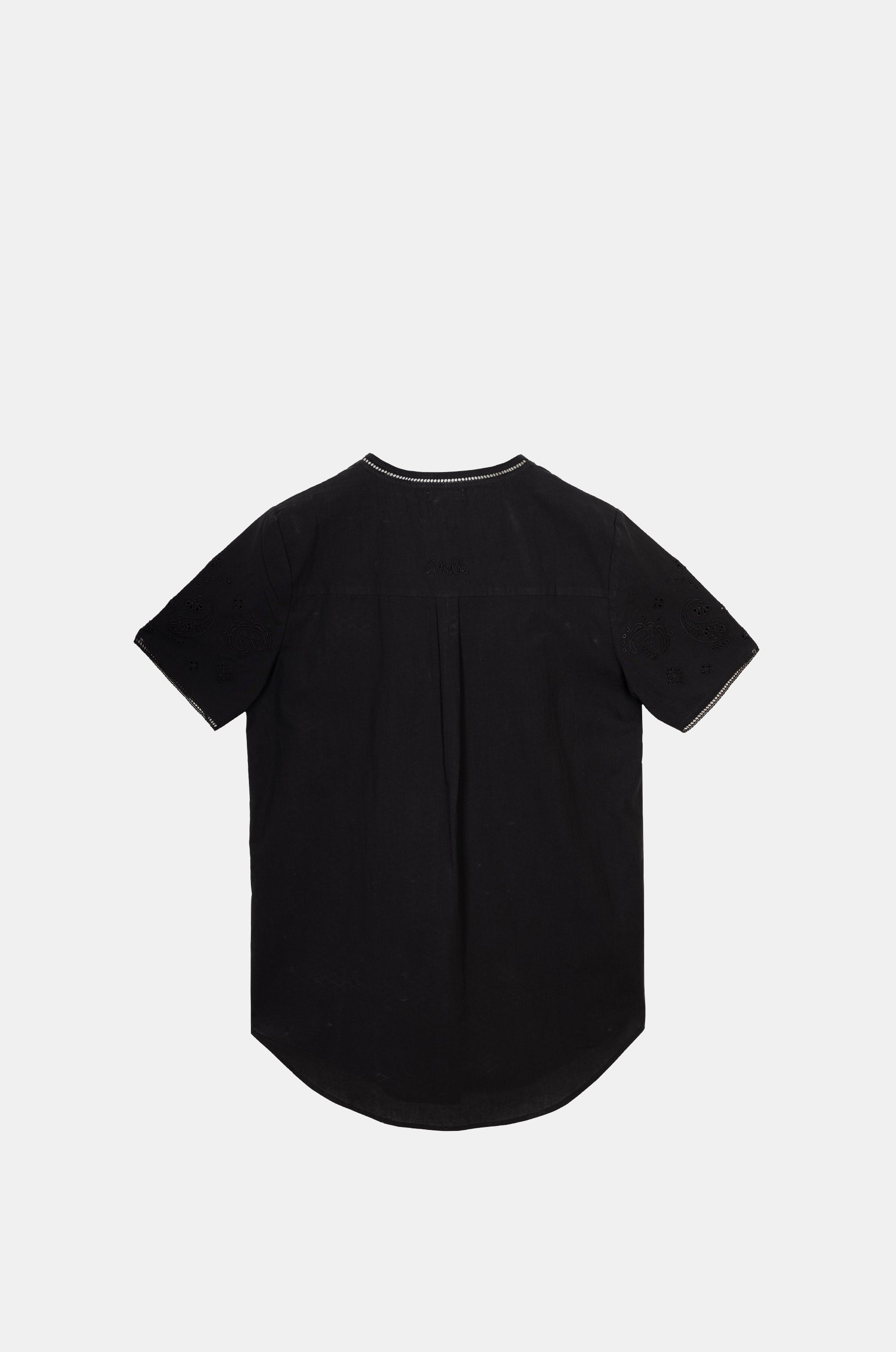 Kurzes schwarzes Kleid