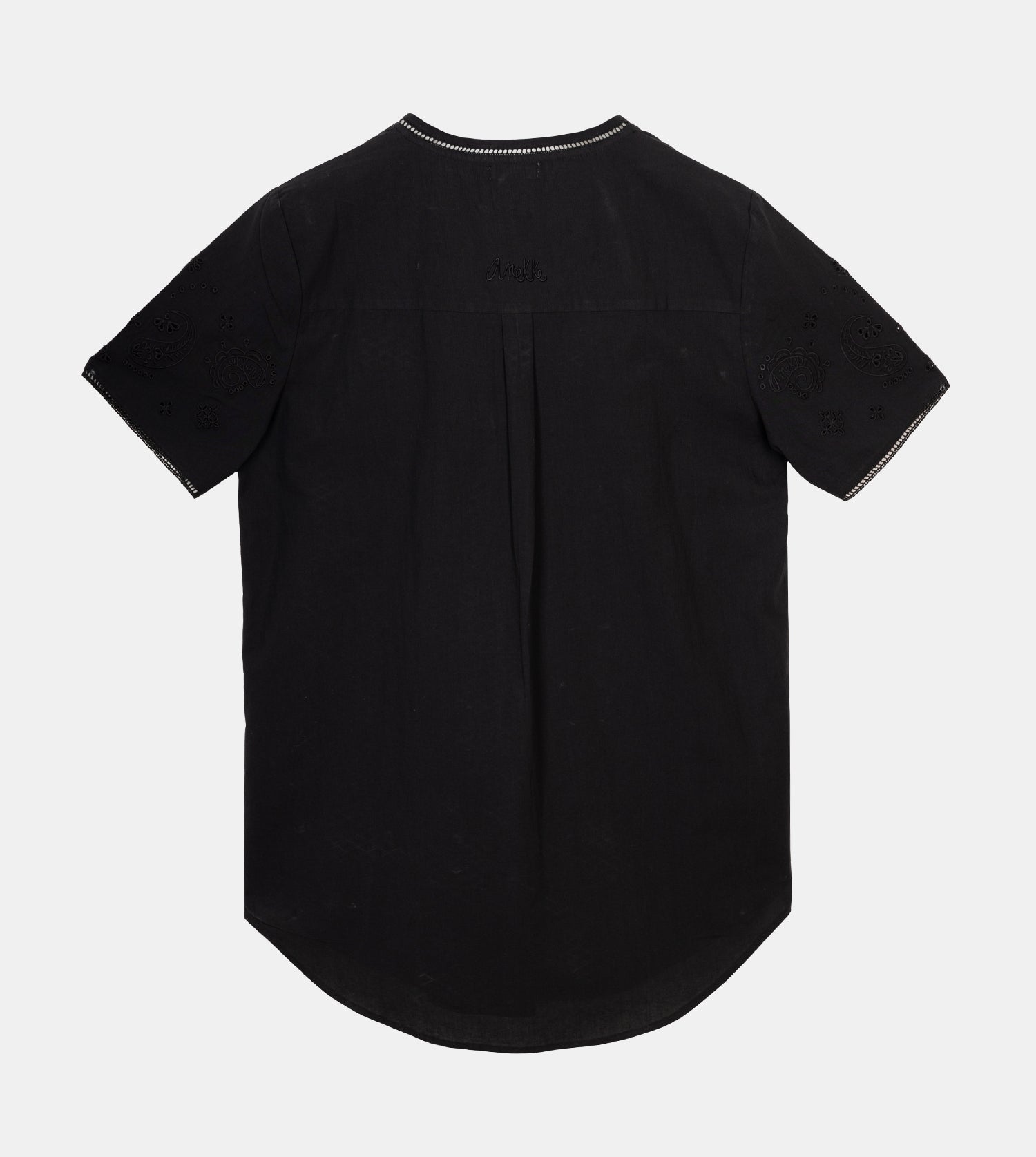 Kurzes schwarzes Kleid