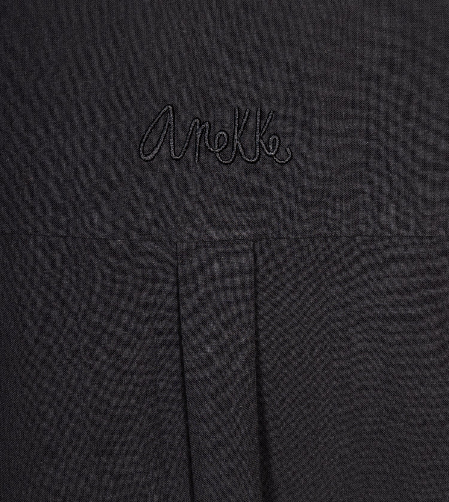 Kurzes schwarzes Kleid