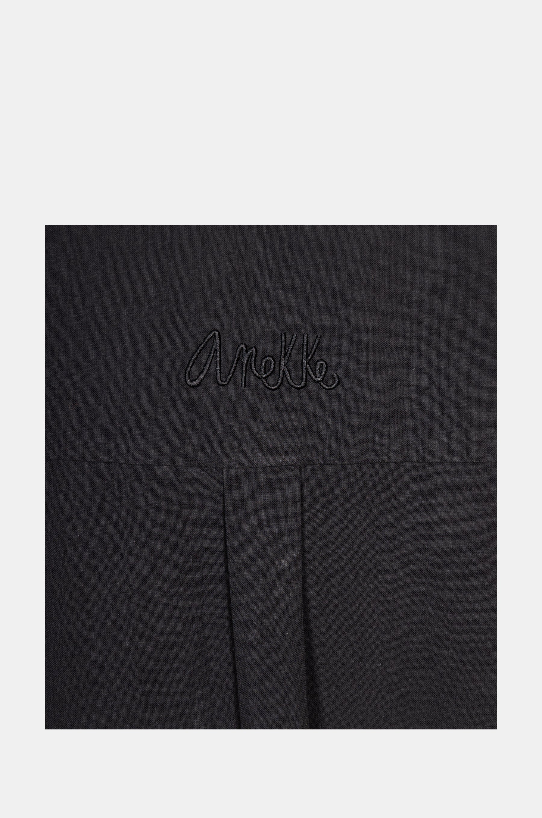 Kurzes schwarzes Kleid