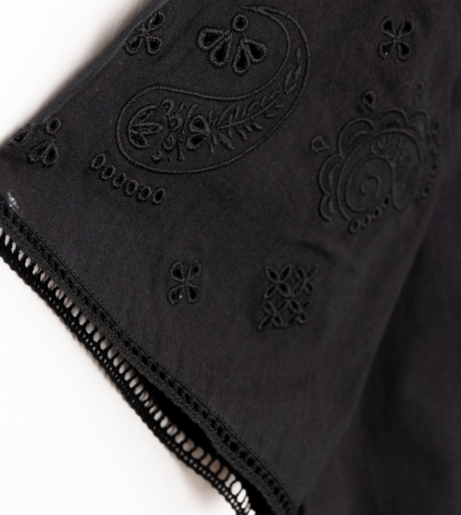 Kurzes schwarzes Kleid