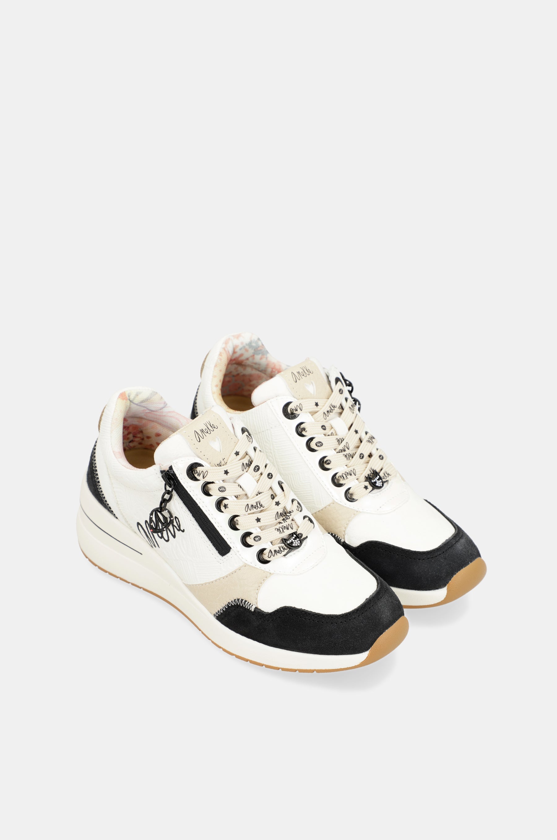 Schwarz-weiße Keilsneaker