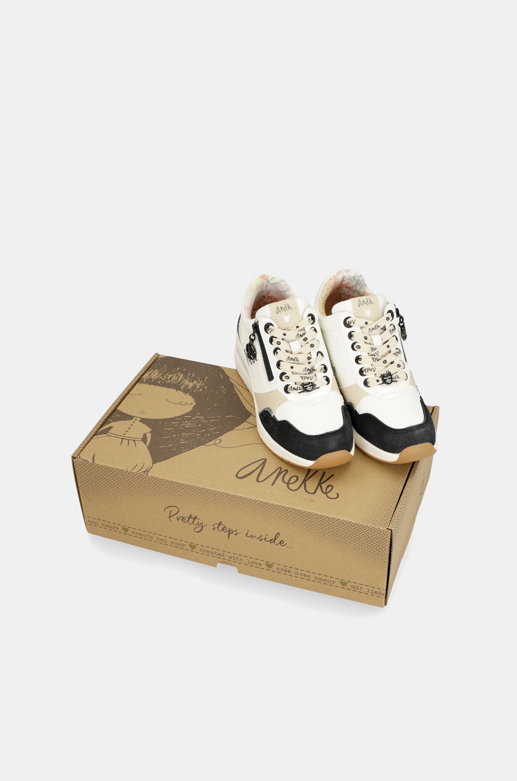 Schwarz-weiße Keilsneaker