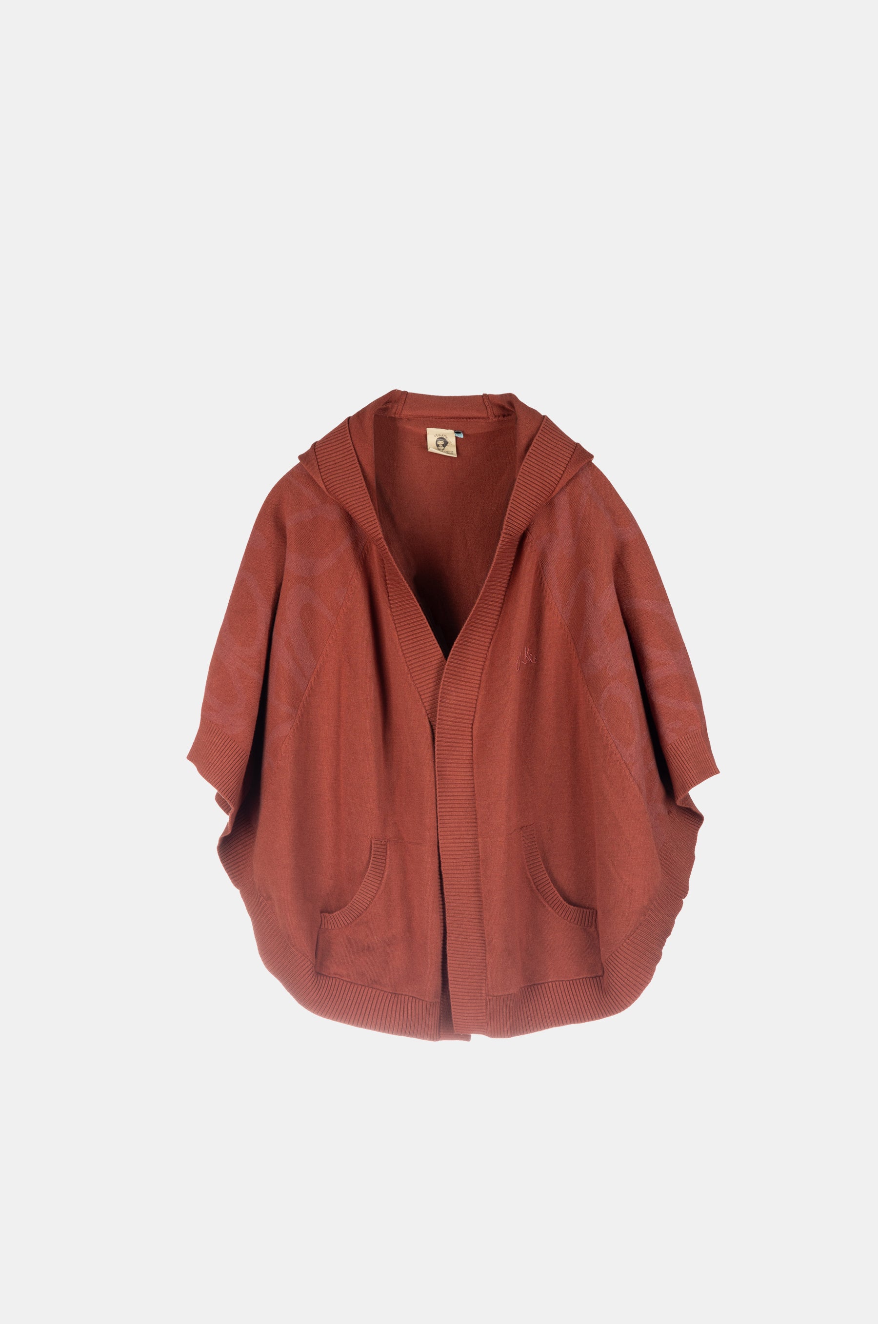 Rote Jacke im Poncho-Stil