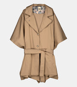 Beiger Trenchcoat im Cape-Stil