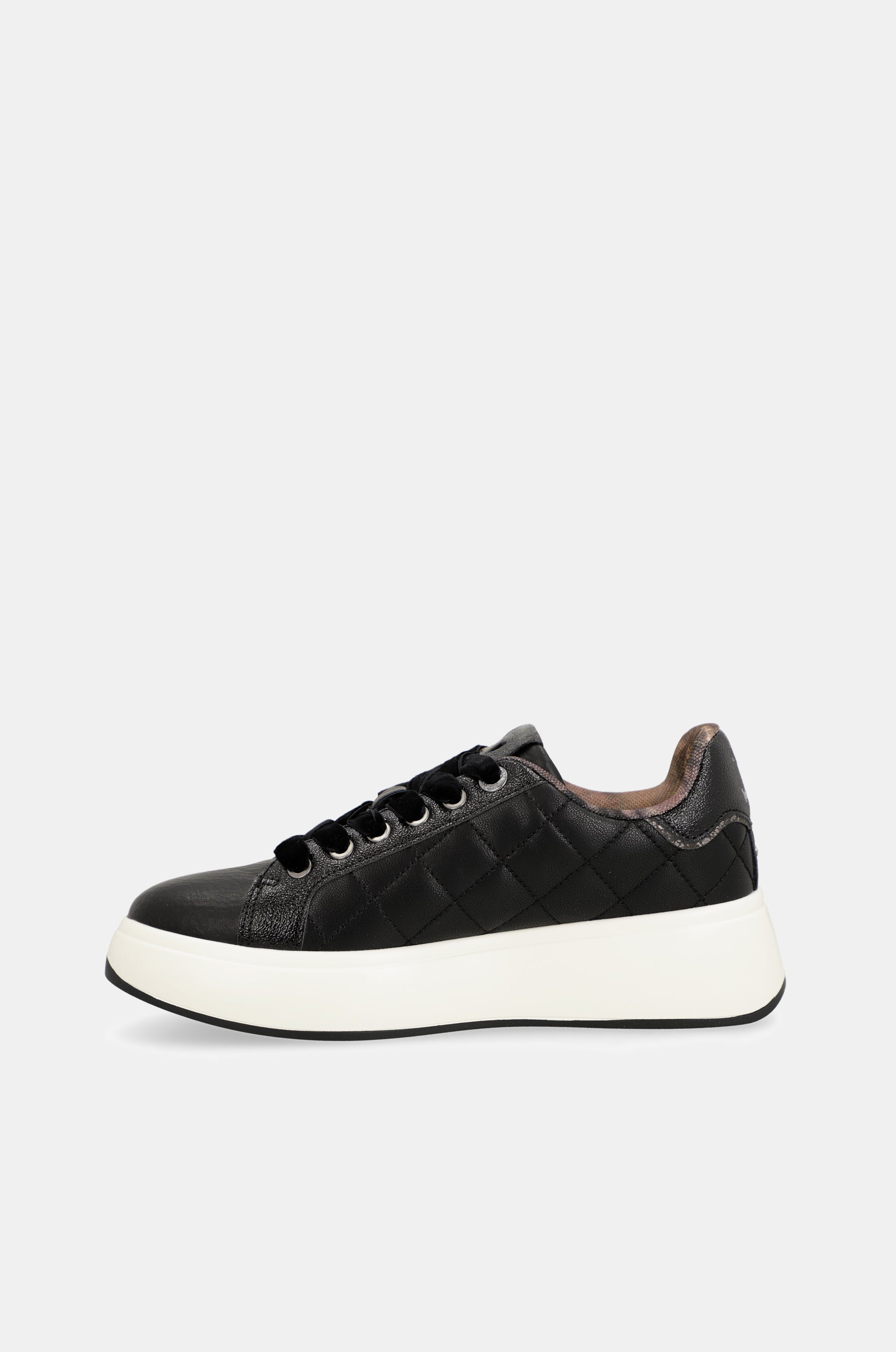 Lässige schwarze Sneaker