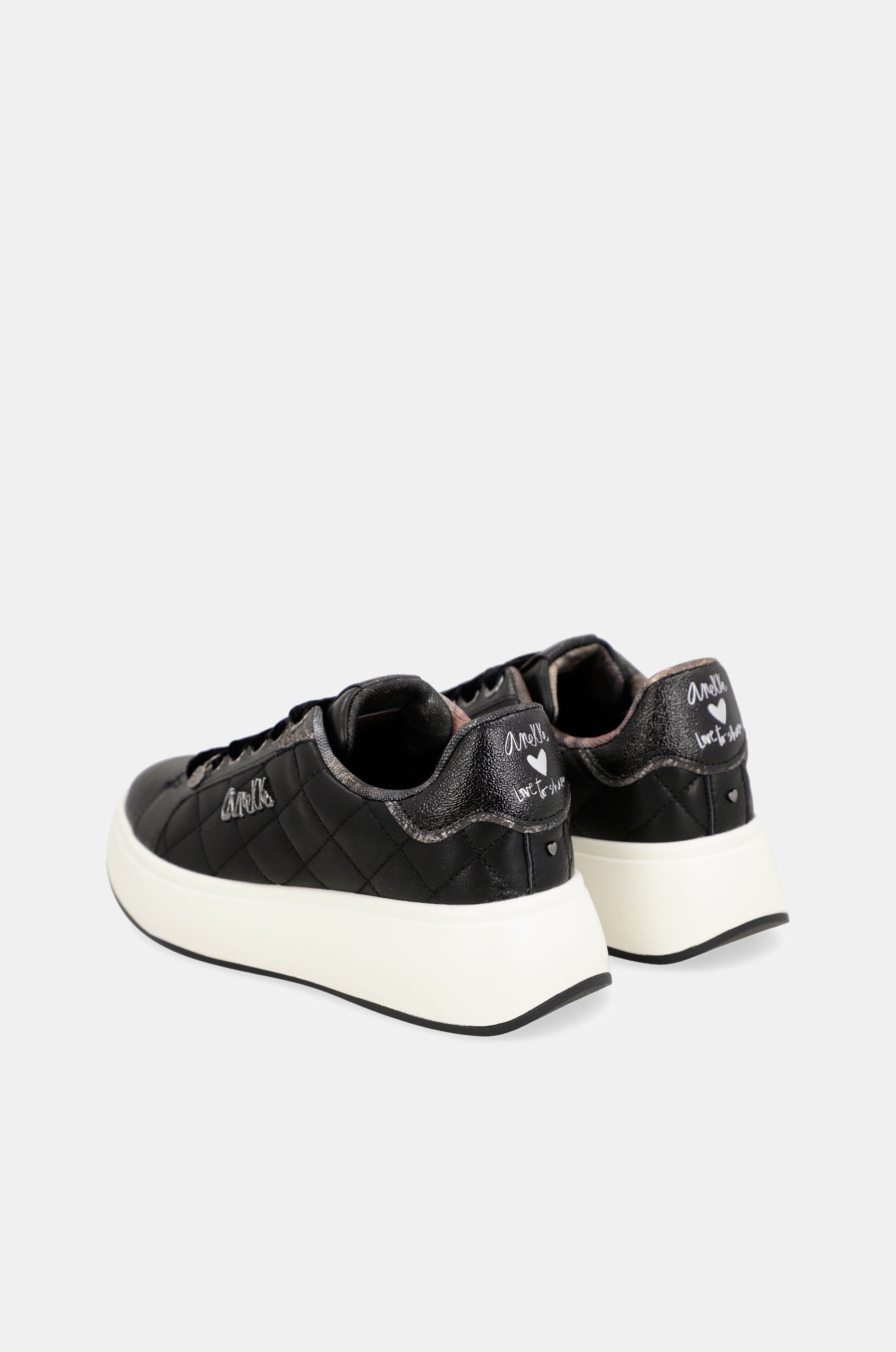 Lässige schwarze Sneaker