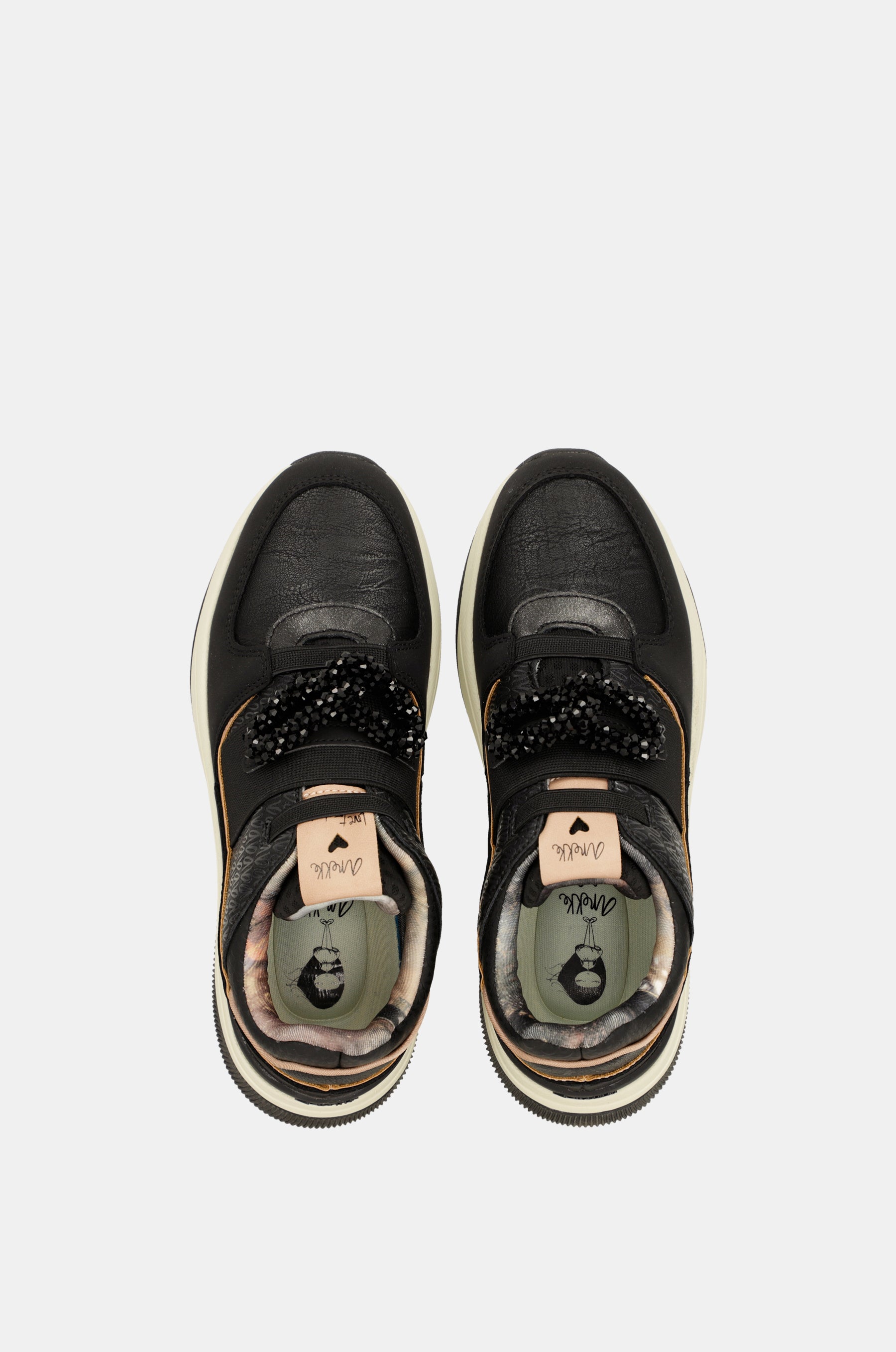 Sportliche schwarze Sneaker