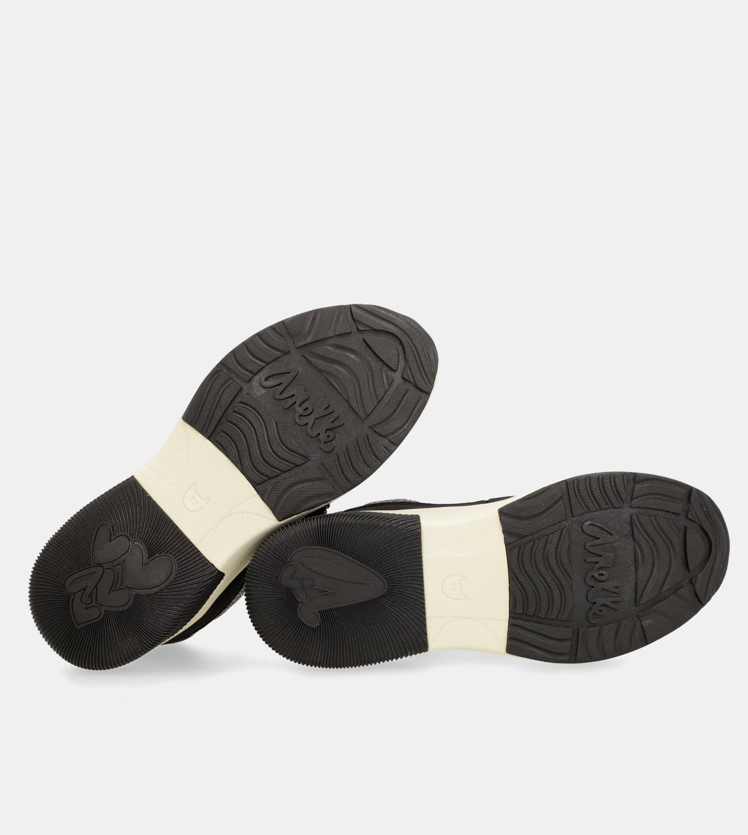 Sportliche schwarze Sneaker