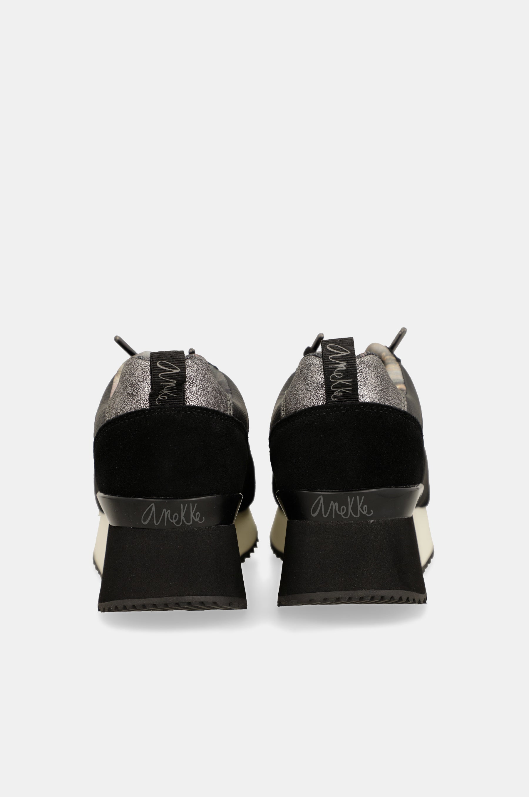Urban schwarze Sneaker