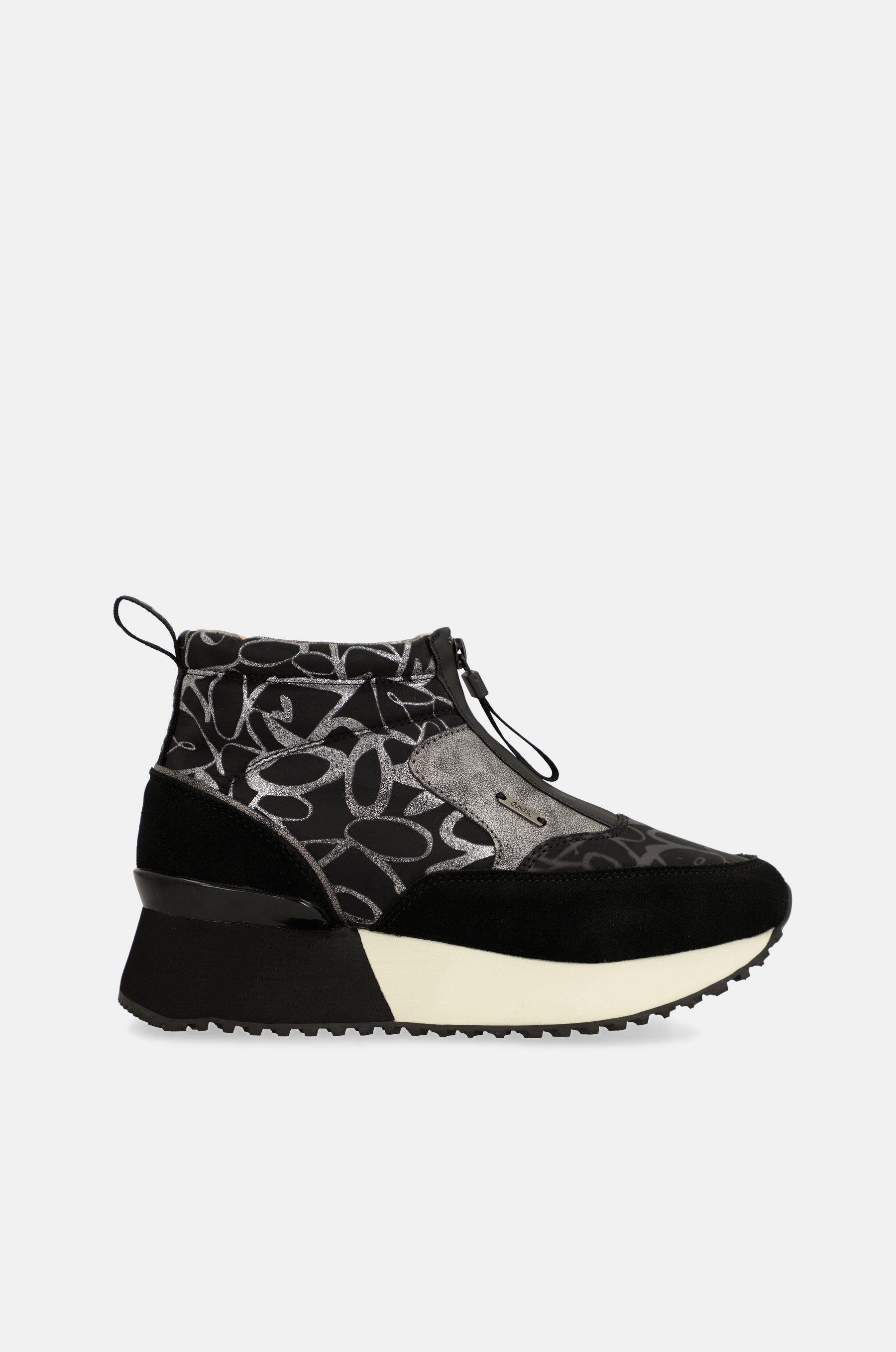 Trendy schwarze sportliche Stiefelette