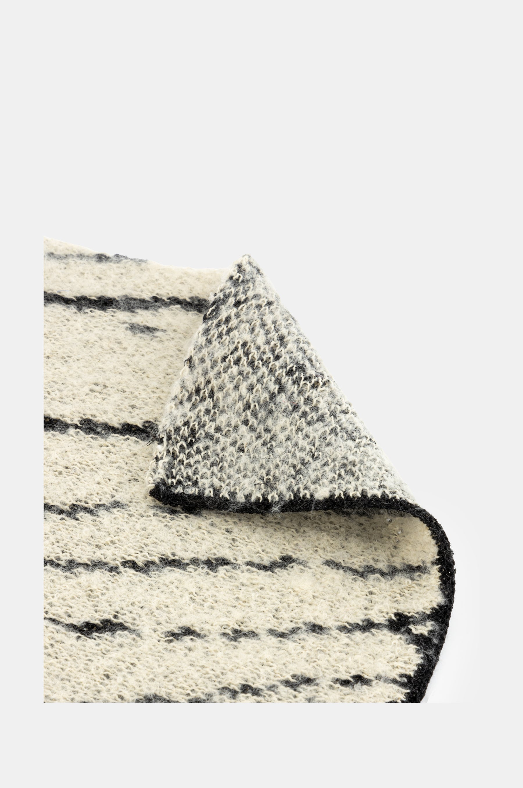 Schwarzer kombinierter Strickschal