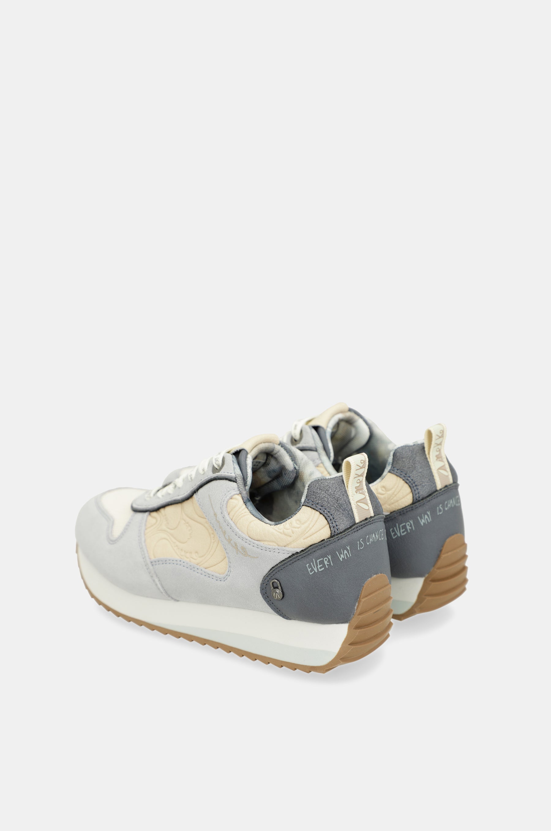 Blaue Sneakers Whispers