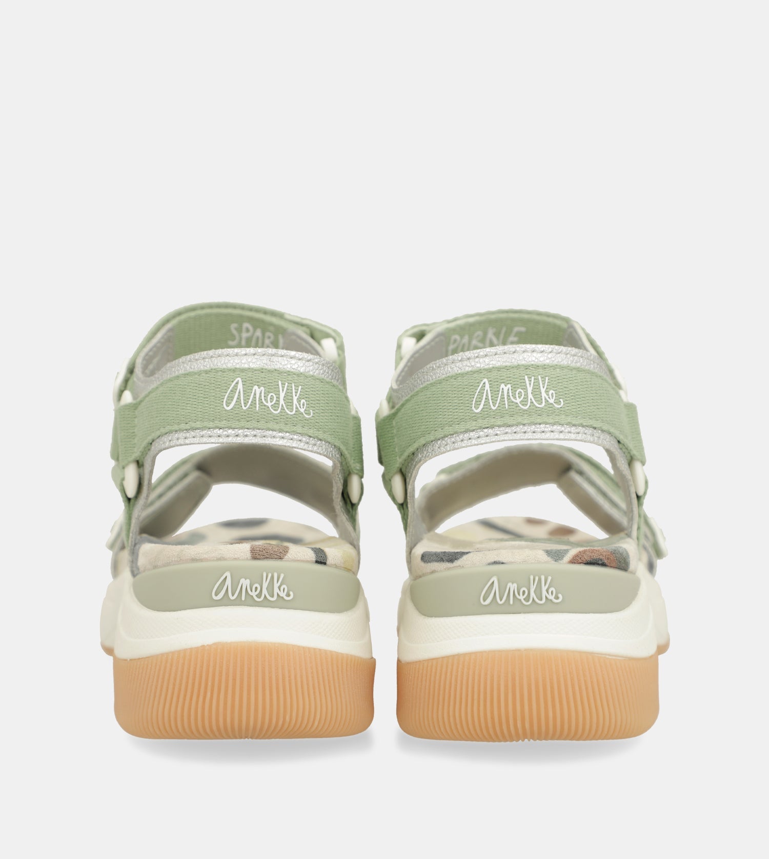 Grüne Sportsandalen
