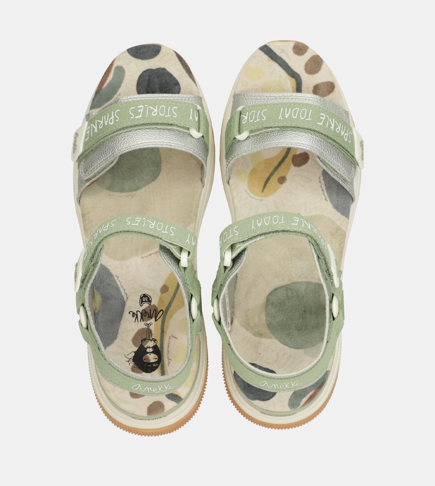 Grüne Sportsandalen